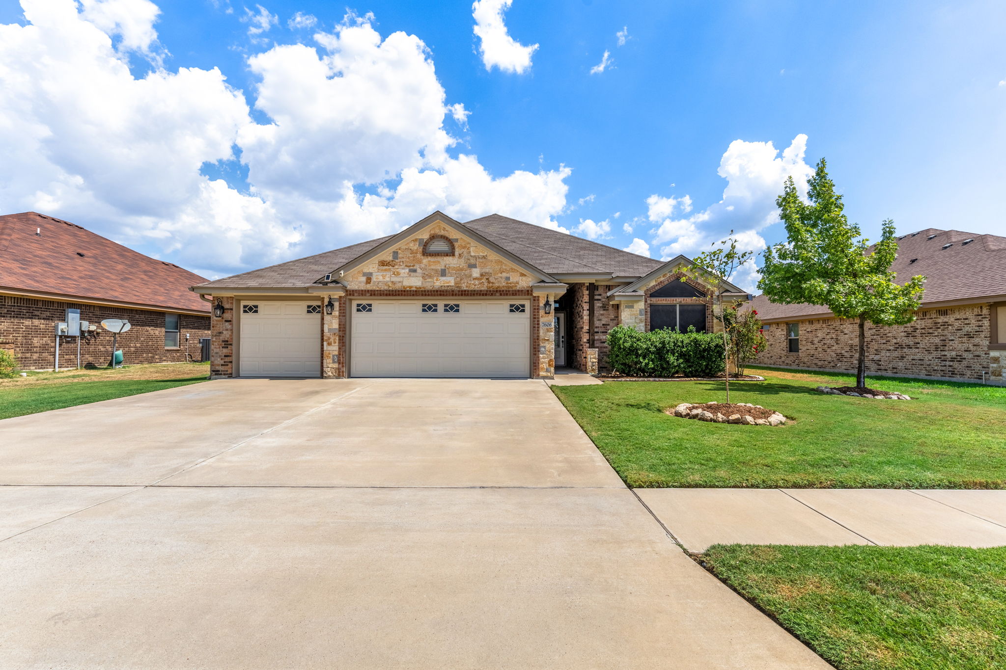 7606 Zircon Dr — photo