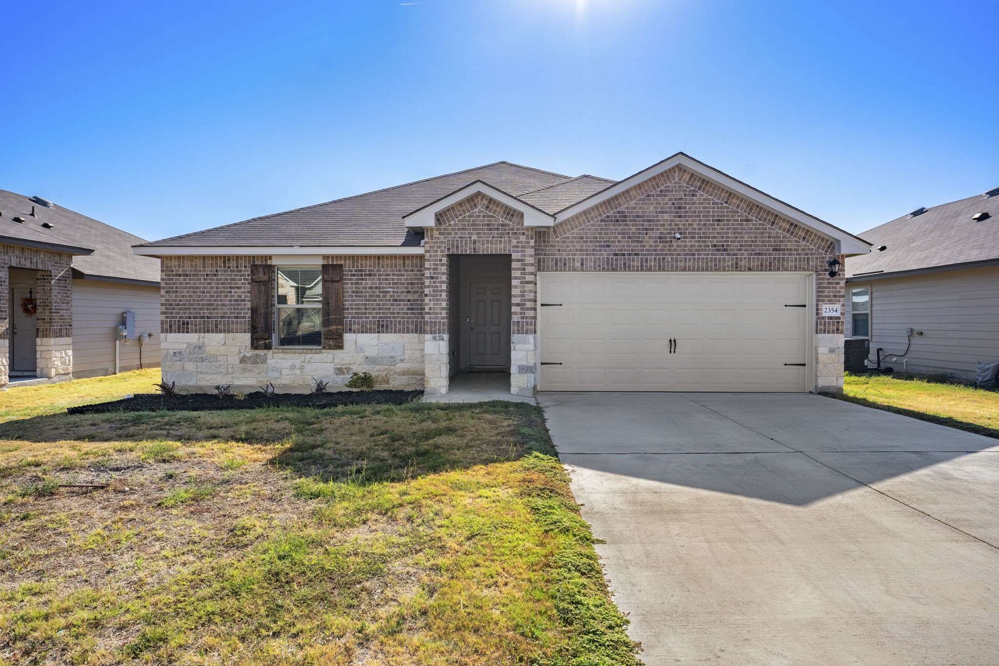 2354 Aylesbury Dr — photo