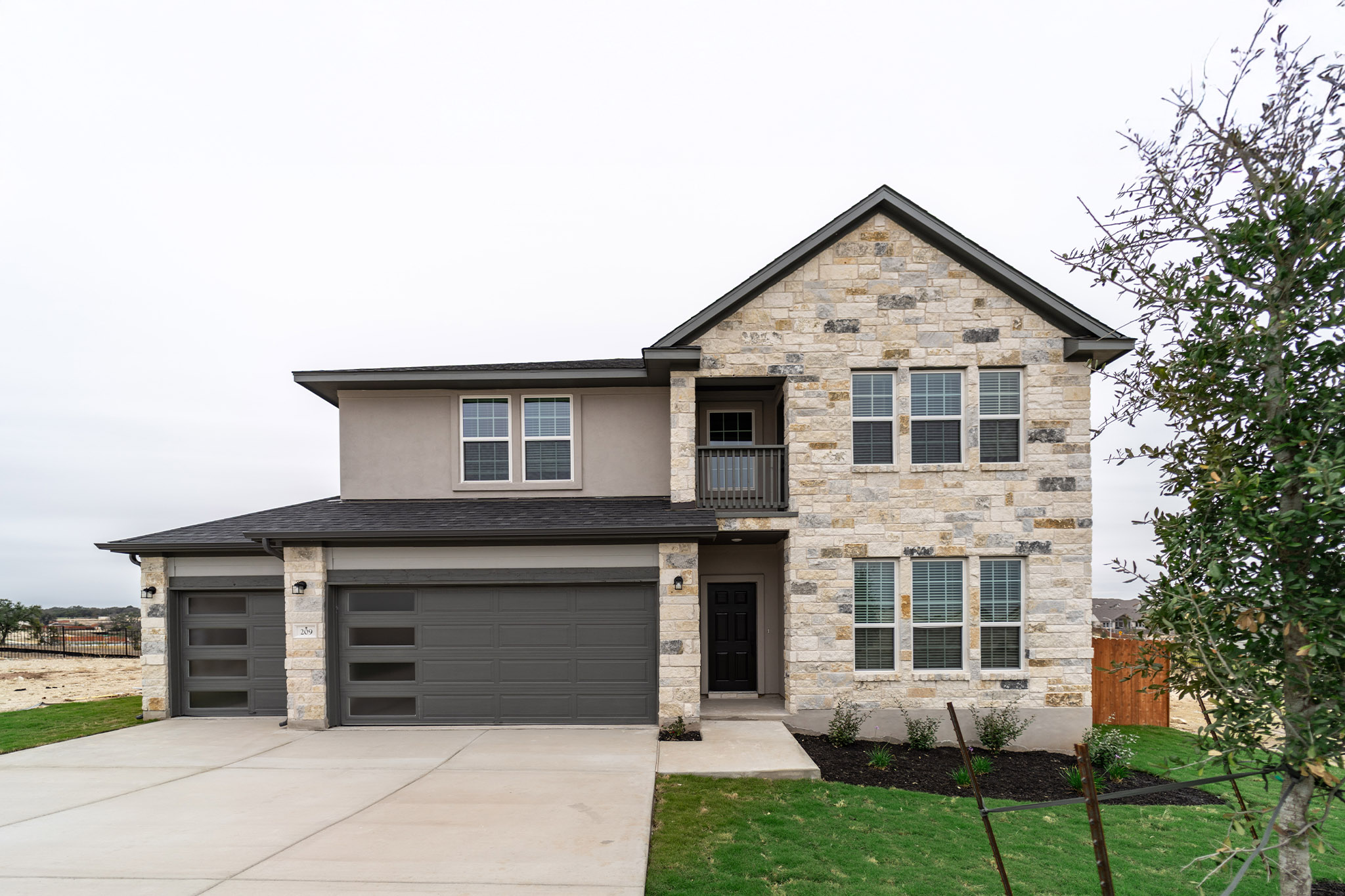209 Joy Ln — photo