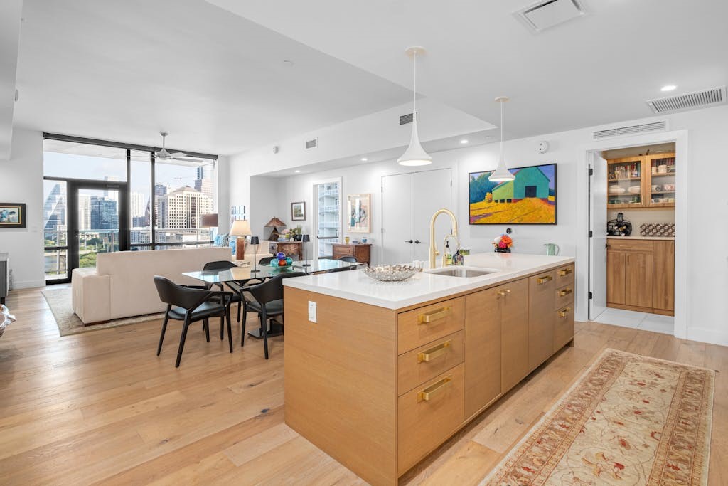 70 Rainey St 1306 — photo