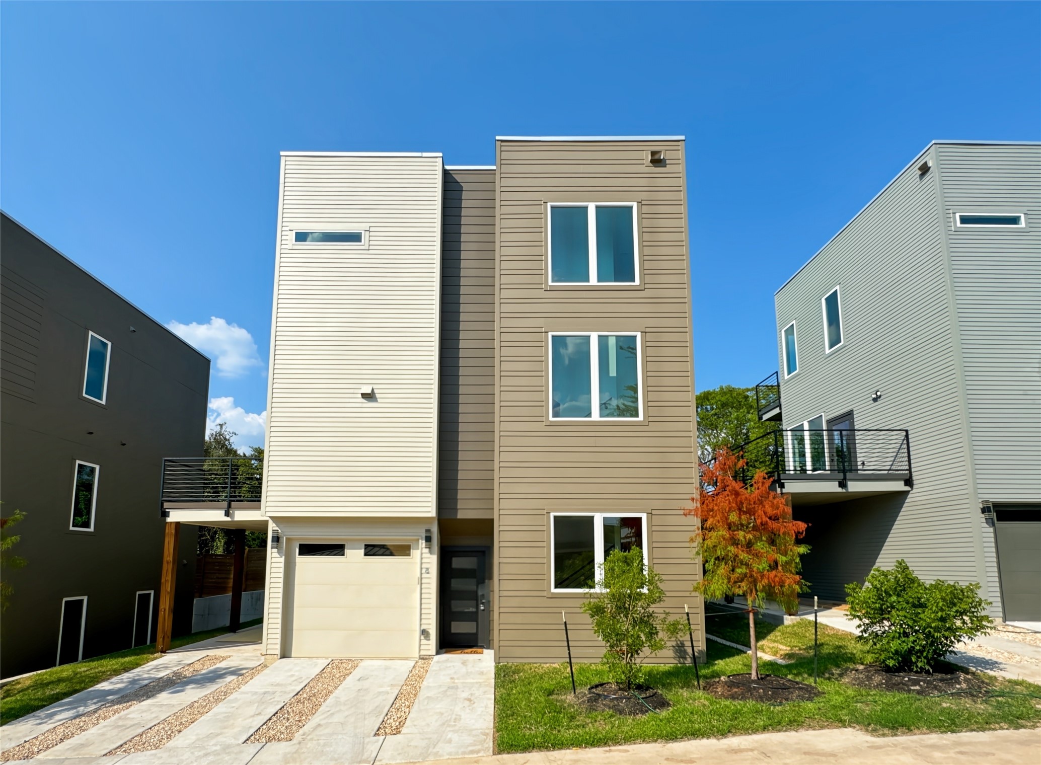 2309 Montopolis Dr 8 — photo