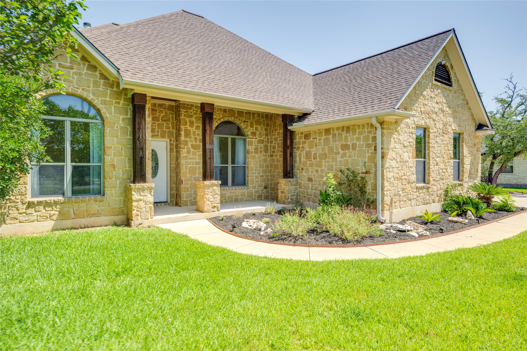 1005 Cedar Park Dr — photo