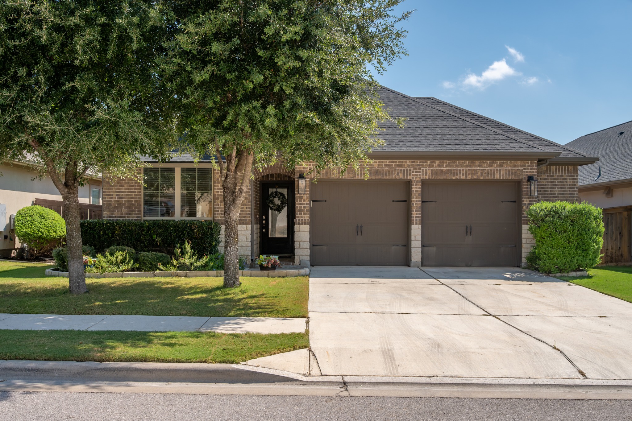 2404 Brook Crest Way — photo