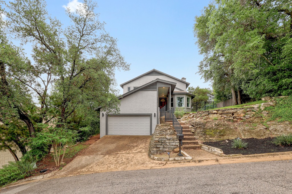 4605 Beechwood Holw — photo