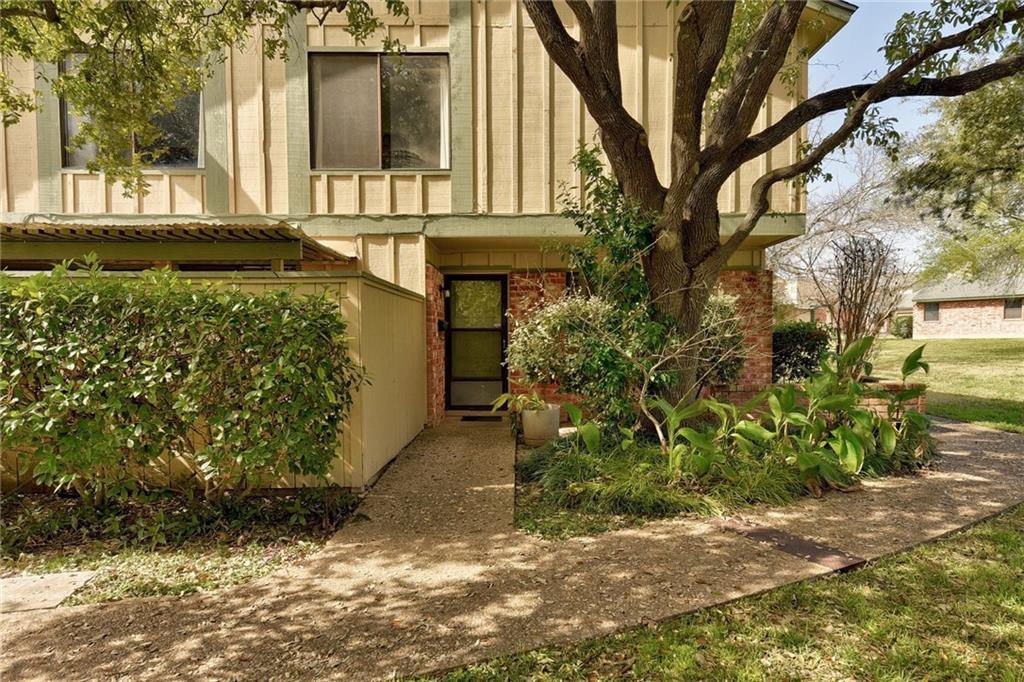 900 W Village Ln — photo