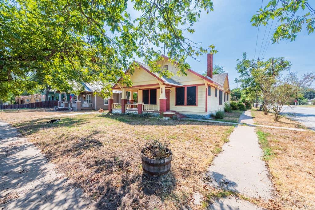 802 E Crockett Street, Luling, TX 78648 — photo 2