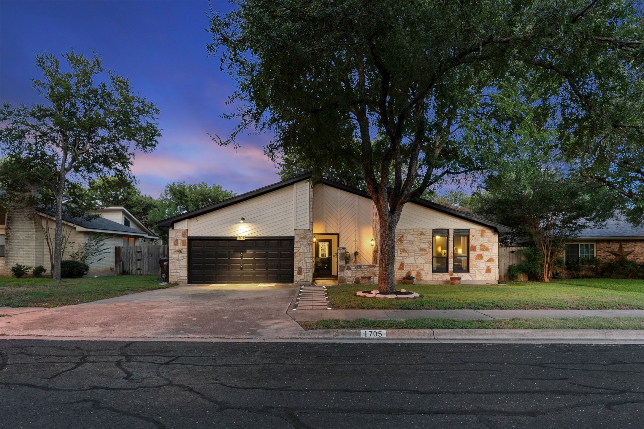 1705 Wild Horse Ln — photo