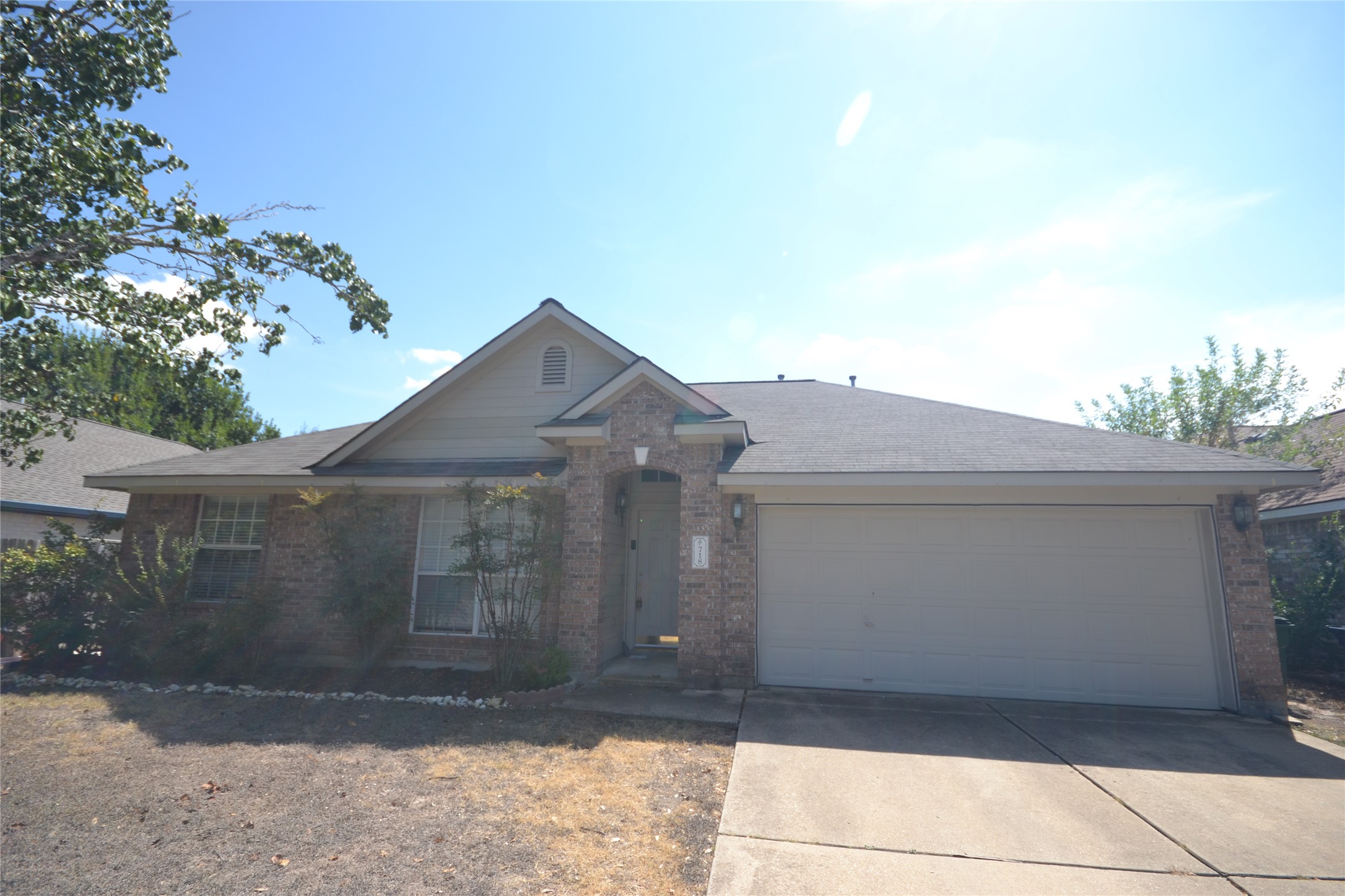 718 Meadow View Dr — photo