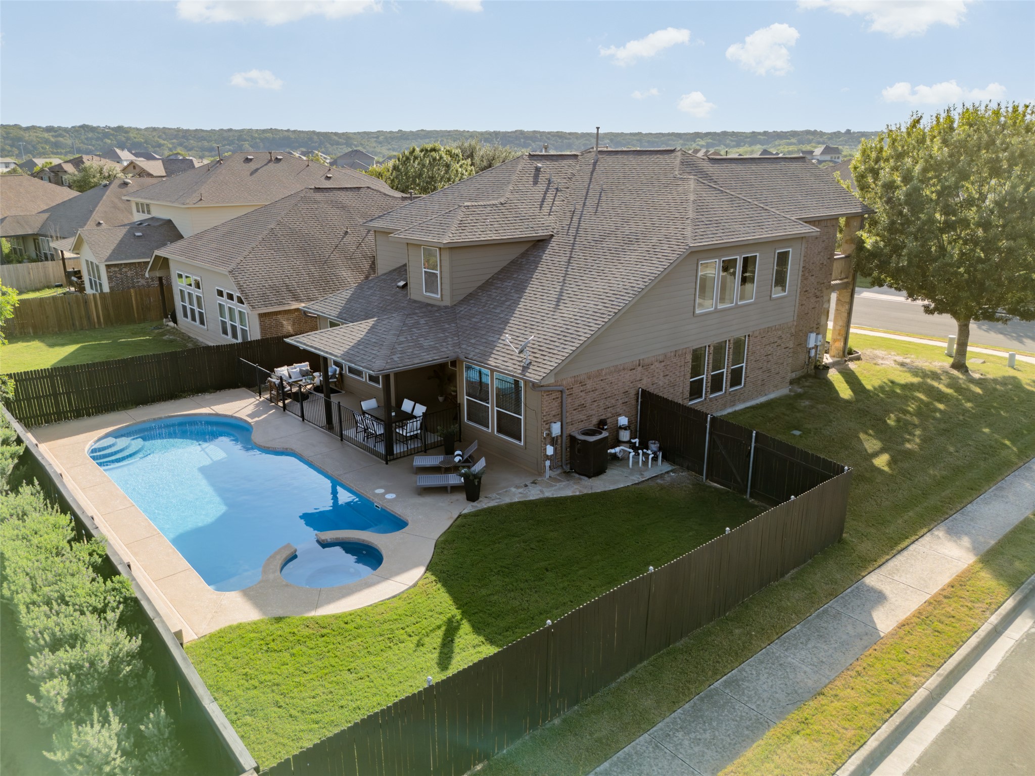 746 Easton Dr — photo