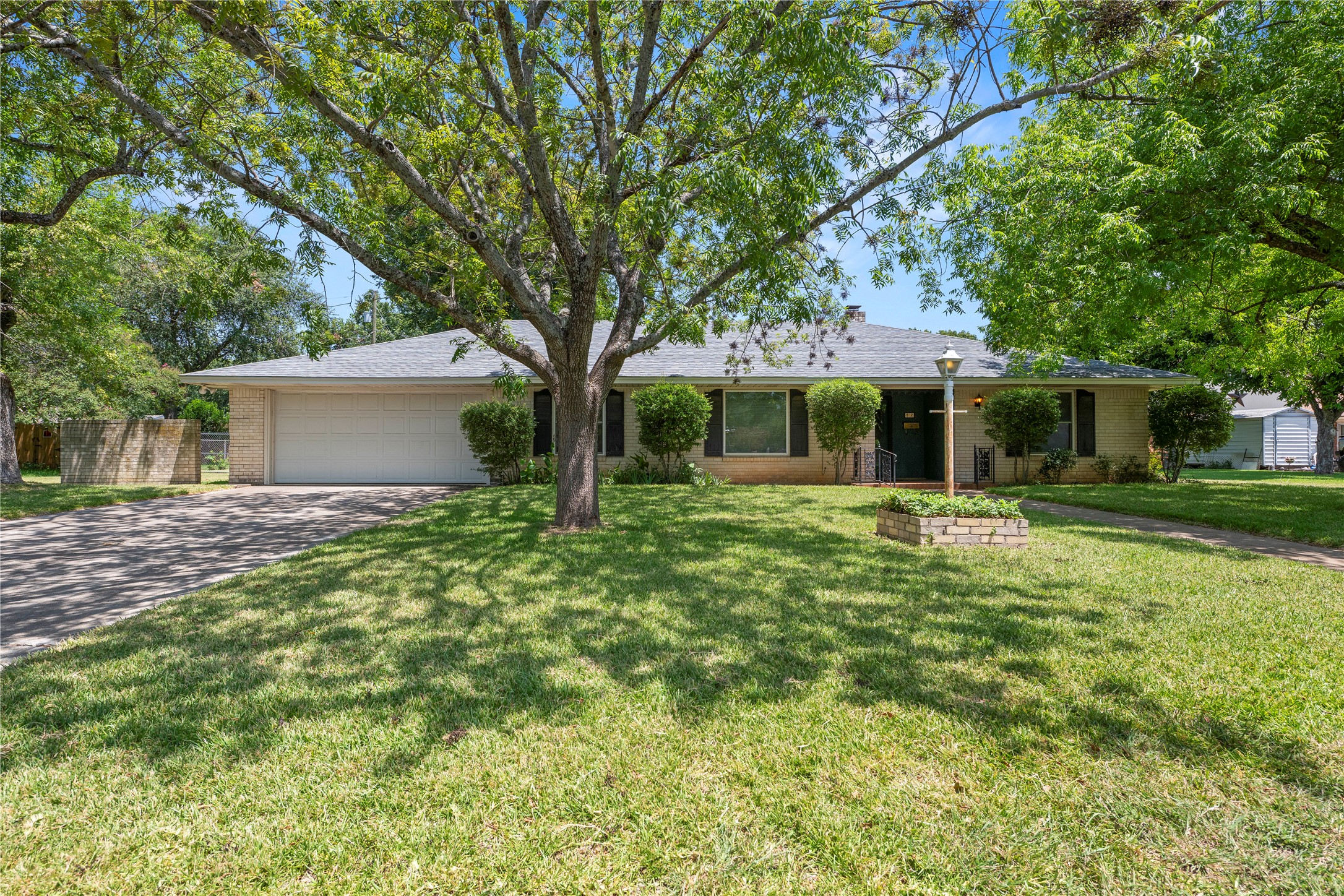 12 W Killen Ln — photo