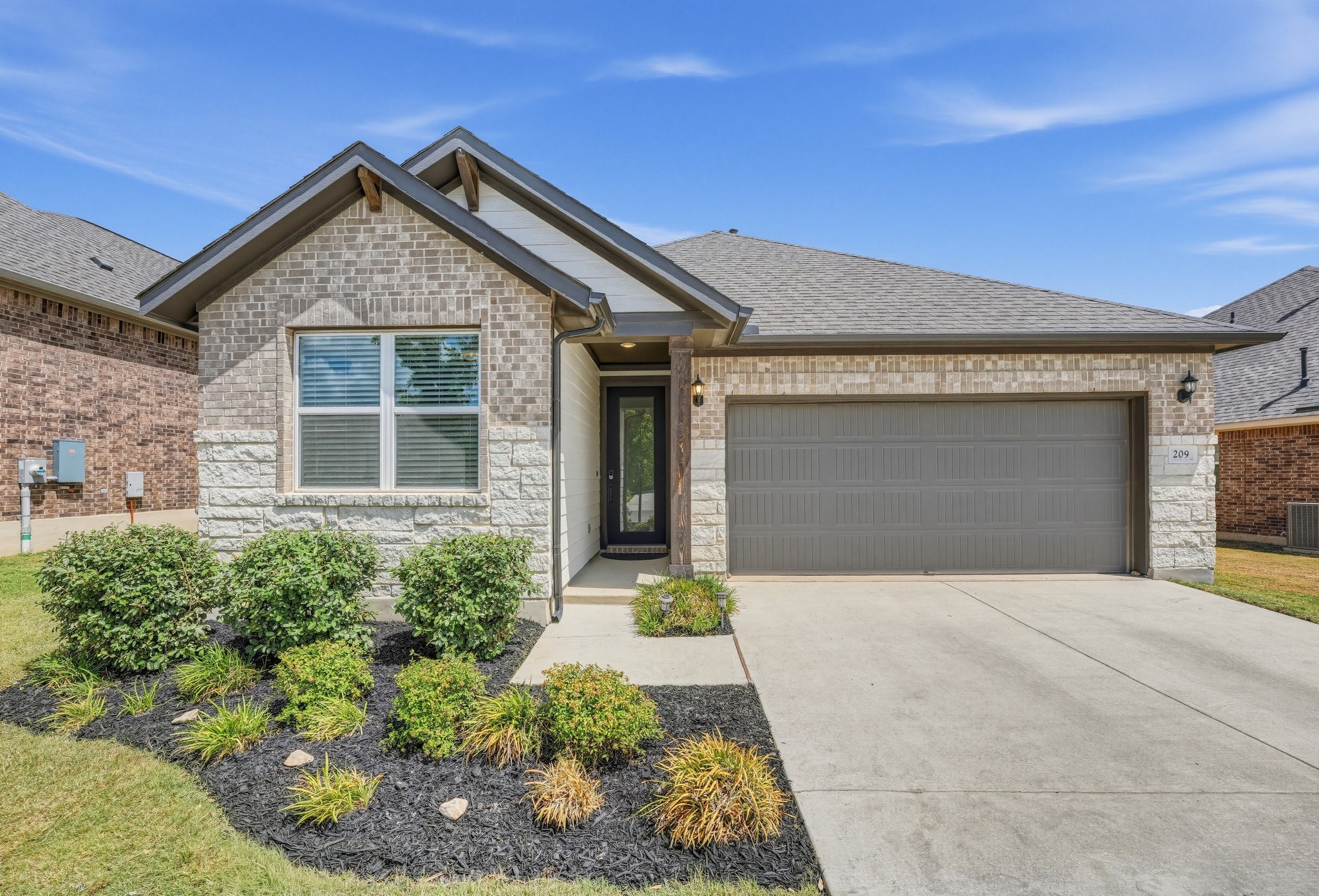 209 Swinging H Ln — photo