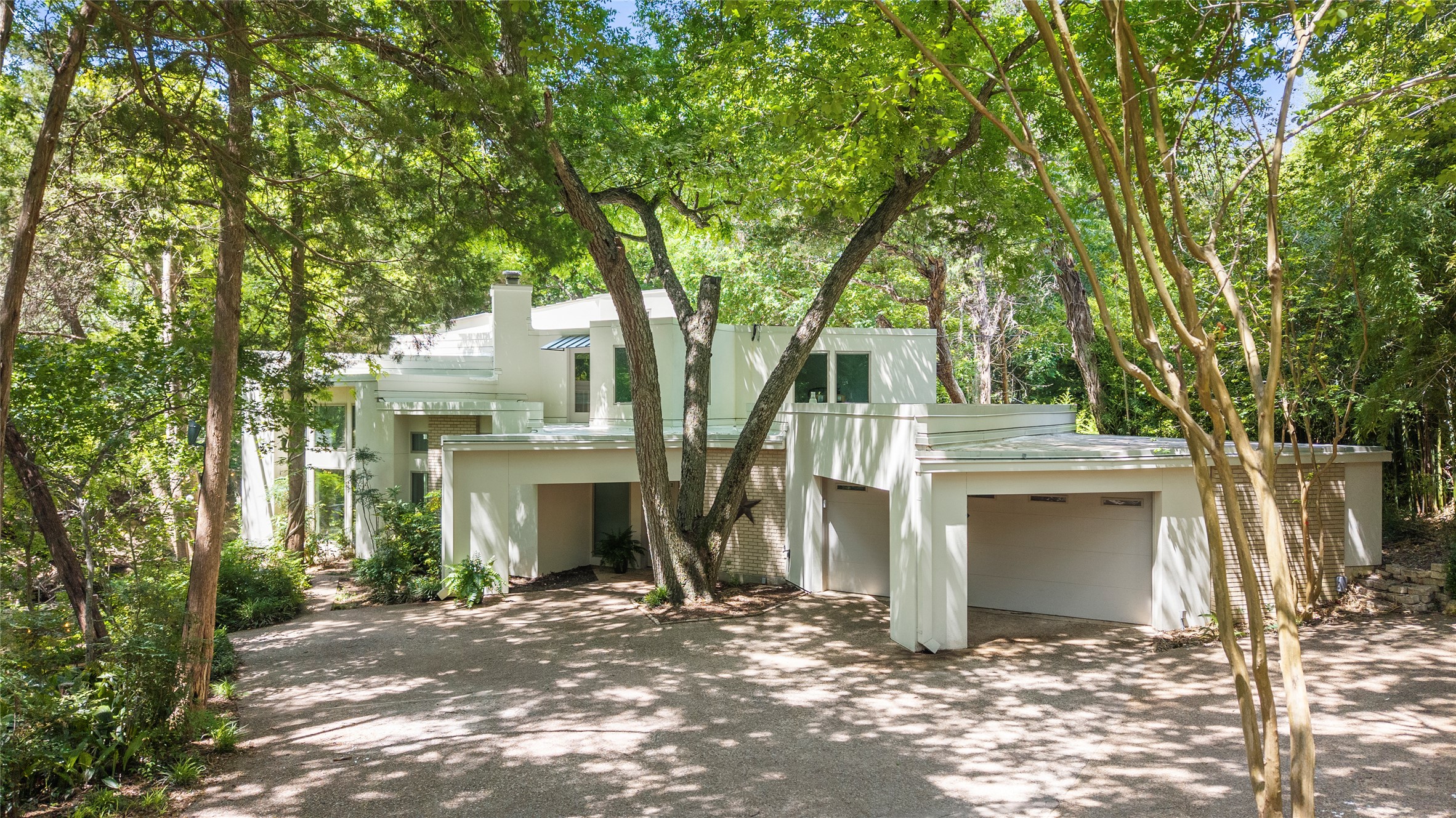 3001 White Oak Dr — photo