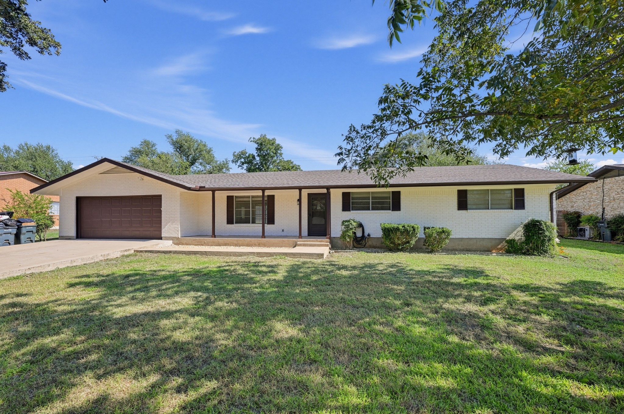 1611 Mesquite Ln — photo