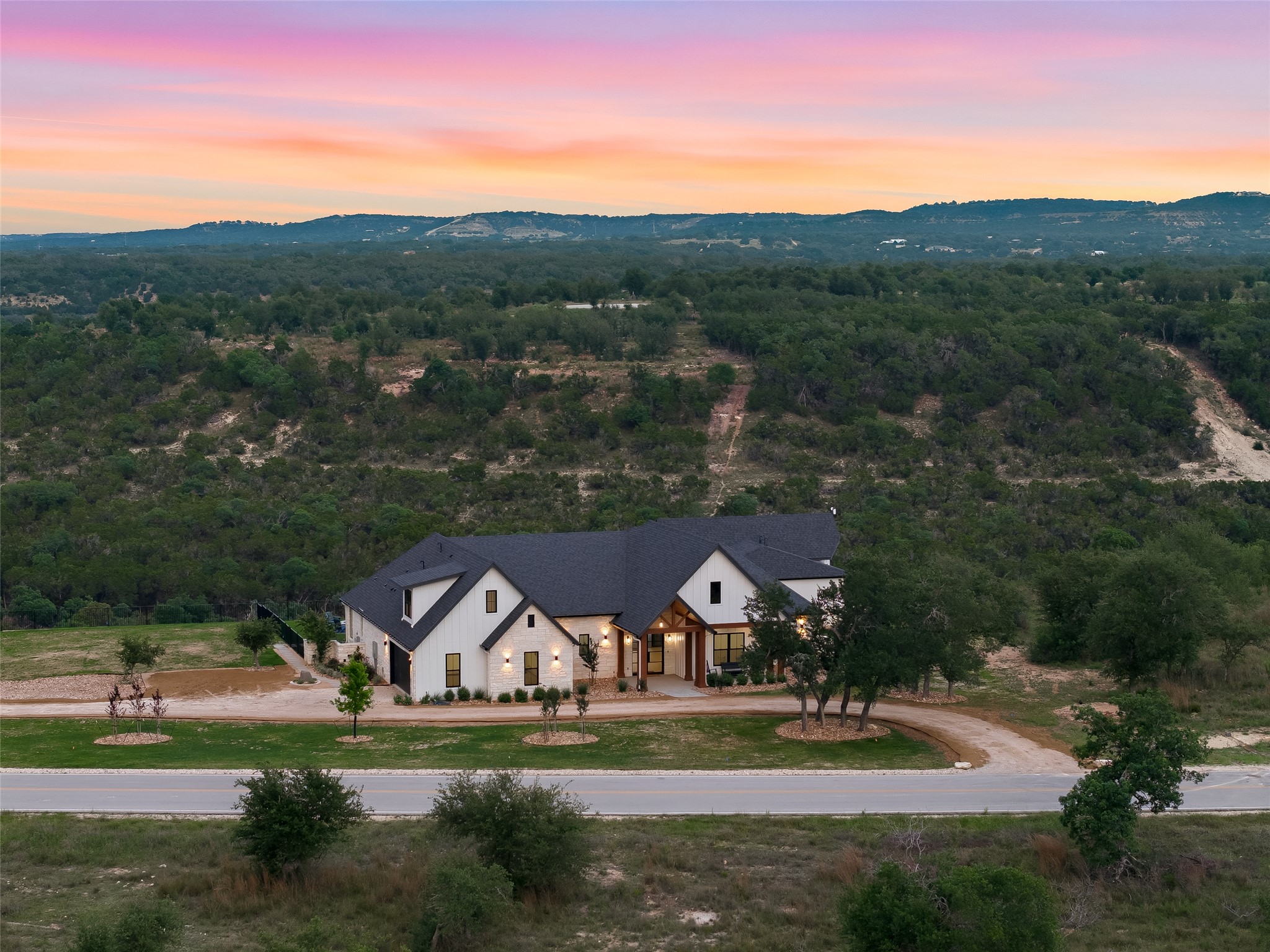 598 Lookout Mountain Rd — photo