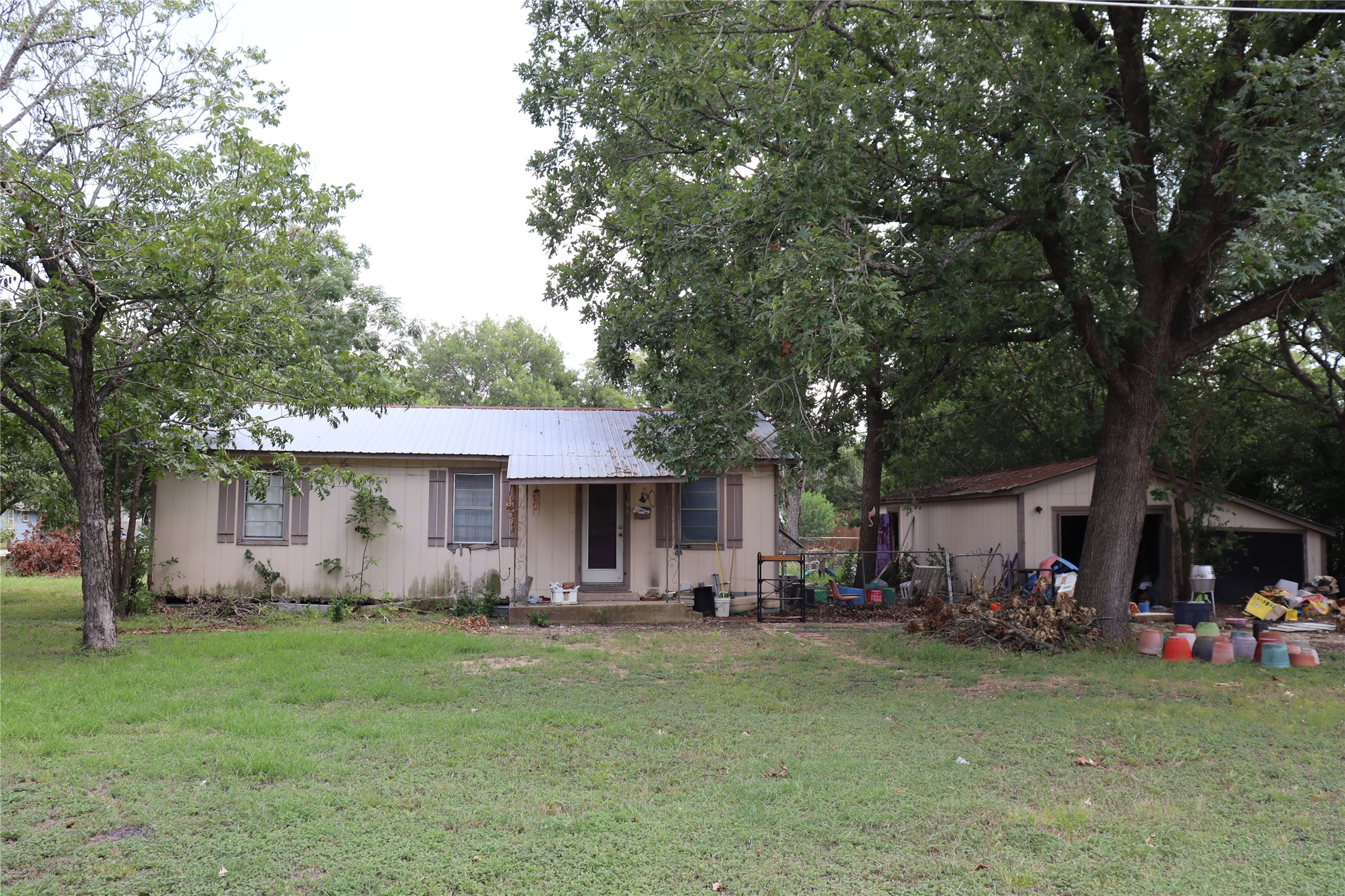 706 W Live Oak St — photo