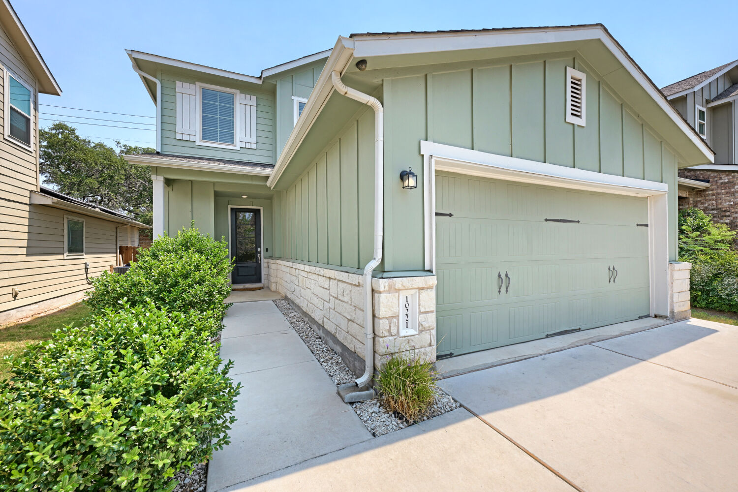 10221 Buster Dr — photo