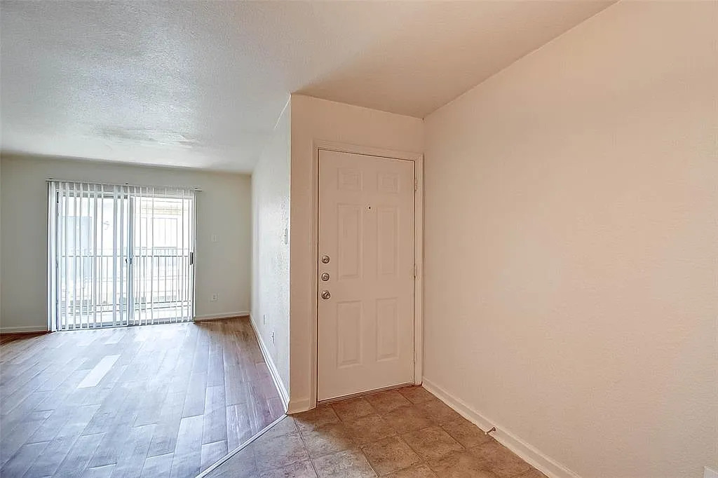 8100 Creekbend Dr 114 — photo