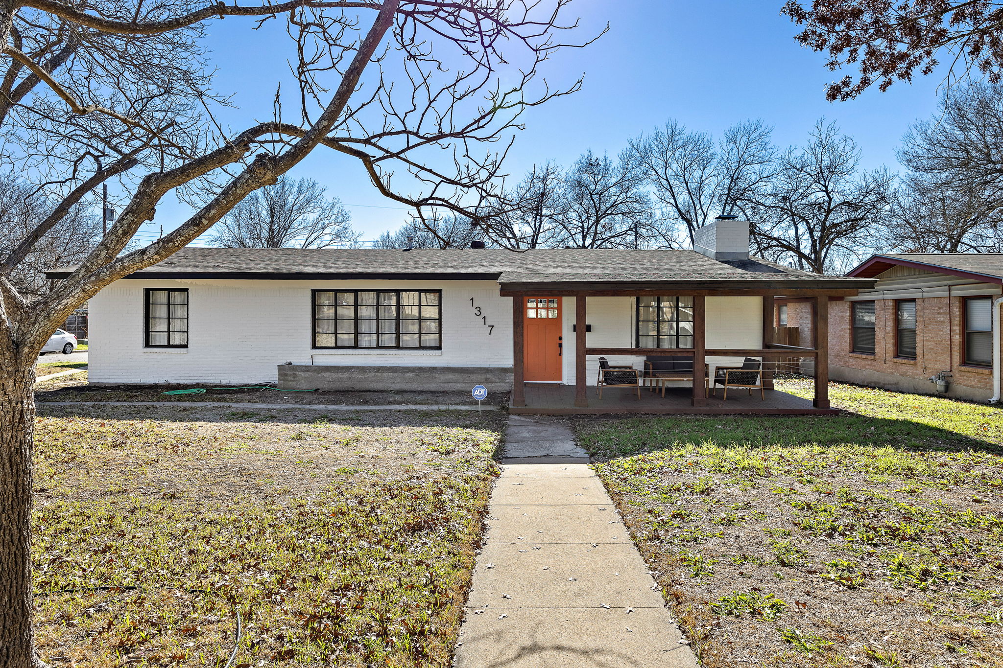 1317 Cloverleaf Dr — photo