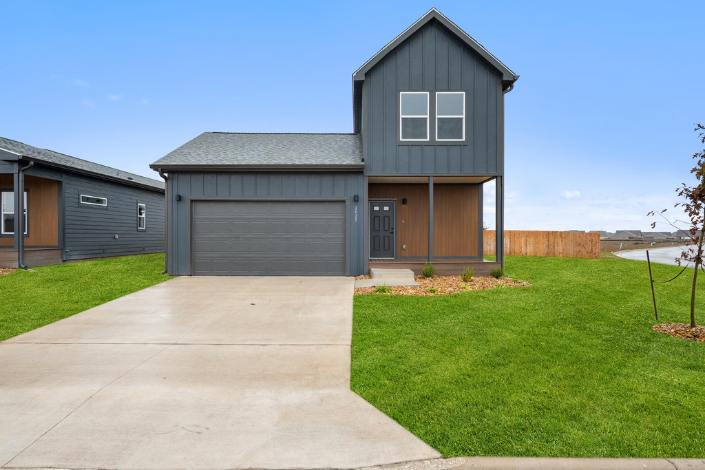 2025 Applewood Dr — photo