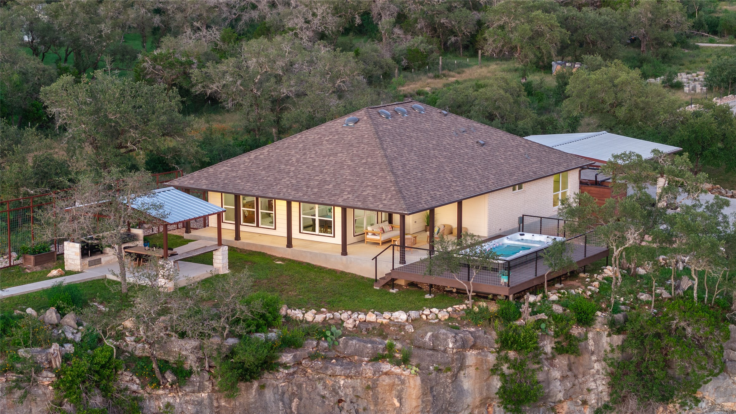 1104 Cliffview Dr — photo