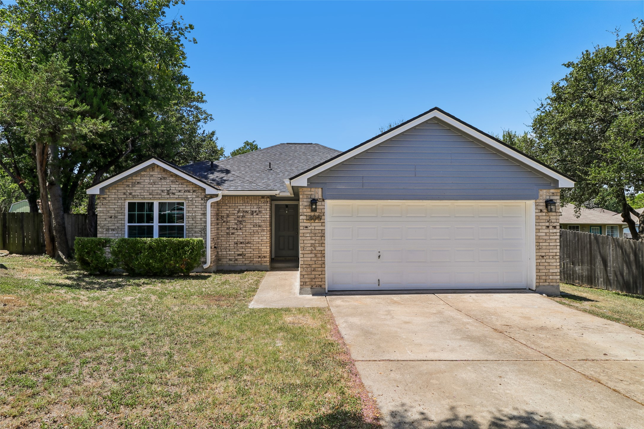 1805 Bent Oak CV — photo