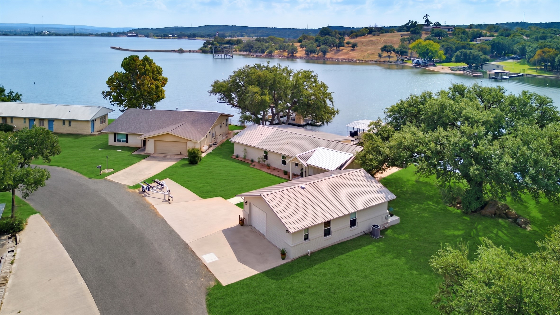 516 Island Lodges Dr — photo