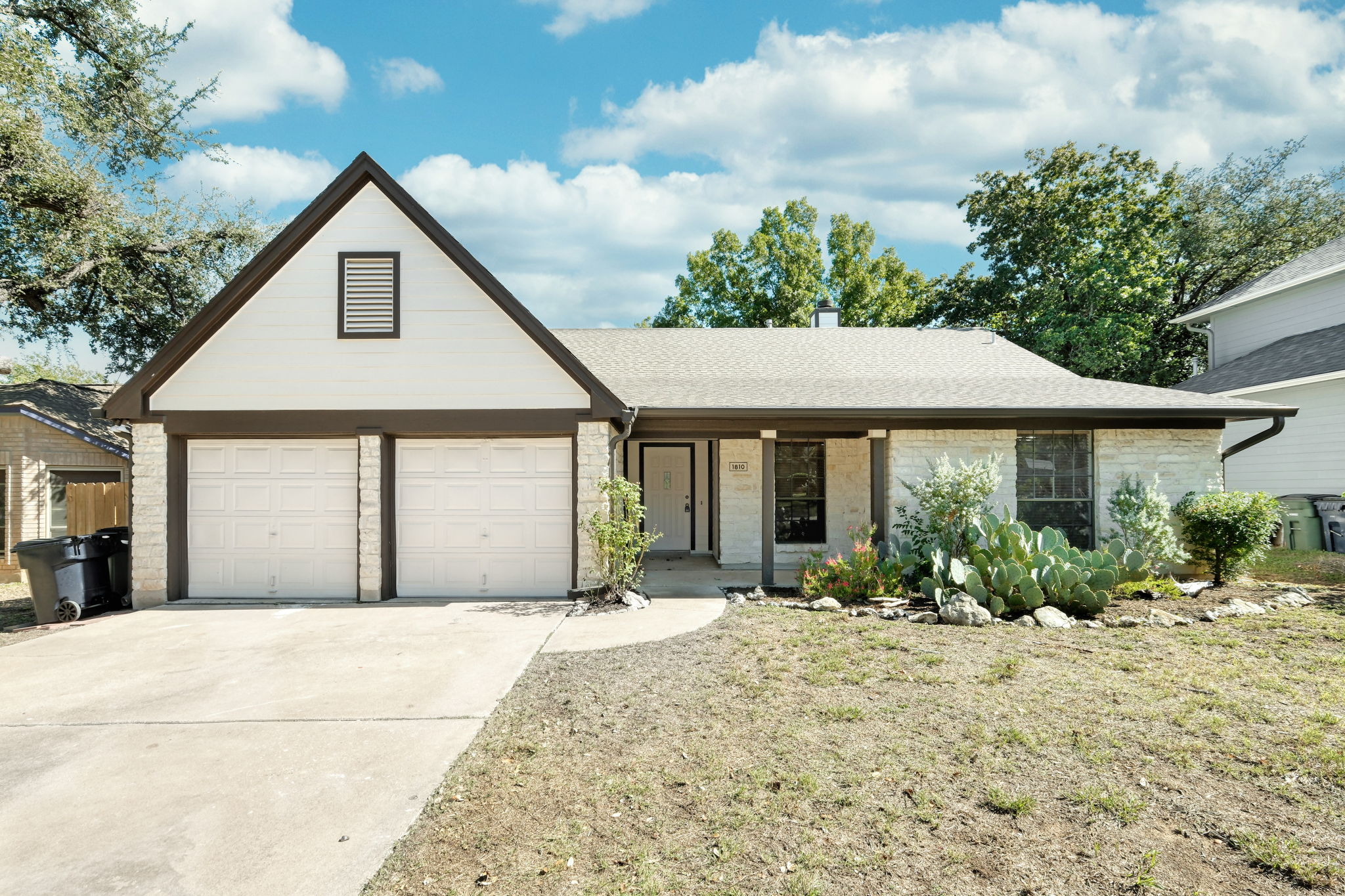 1810 Parkwood Dr — photo