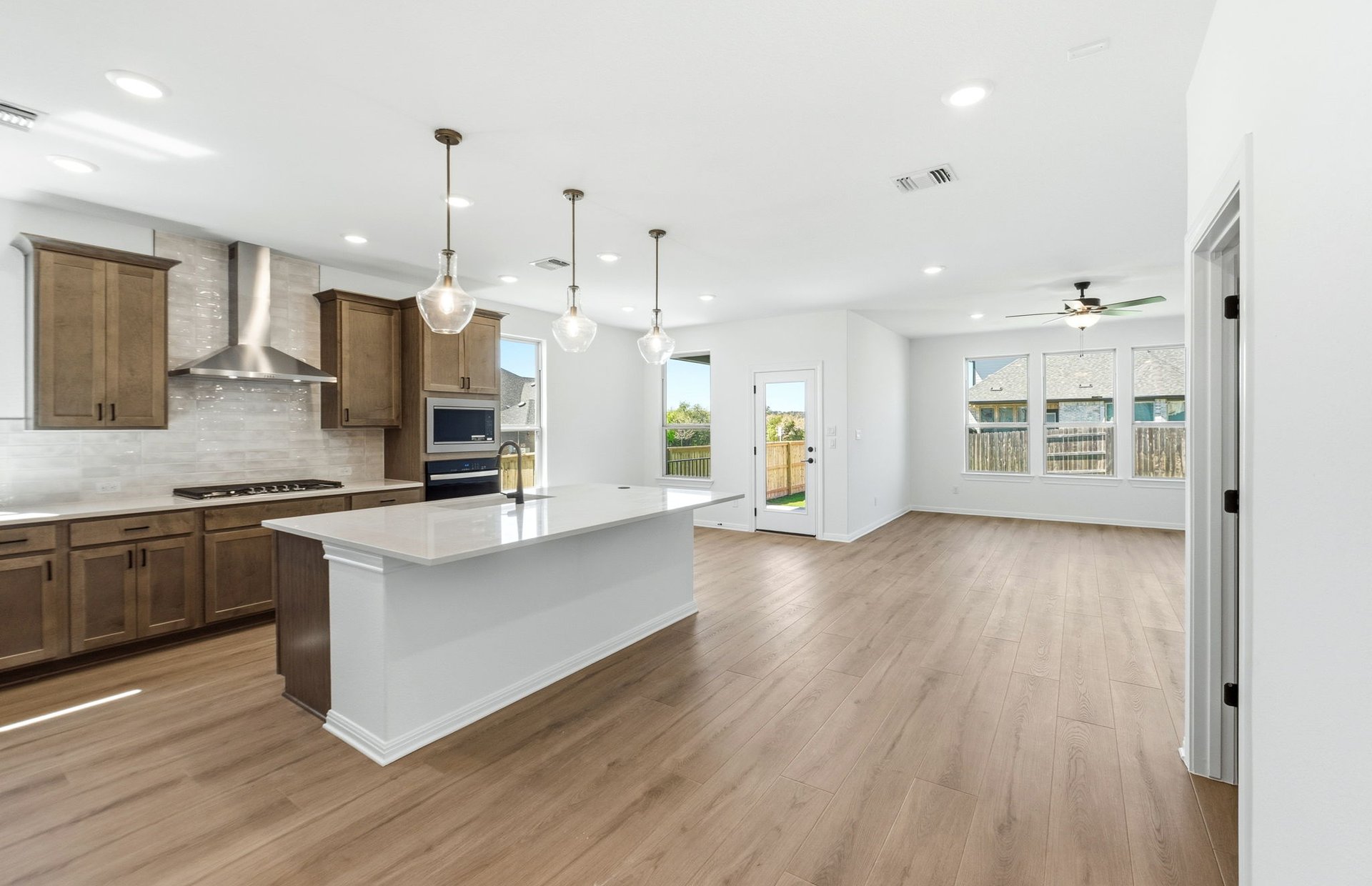605 Ridge Point Drive, Georgetown, TX 78628 — photo 2