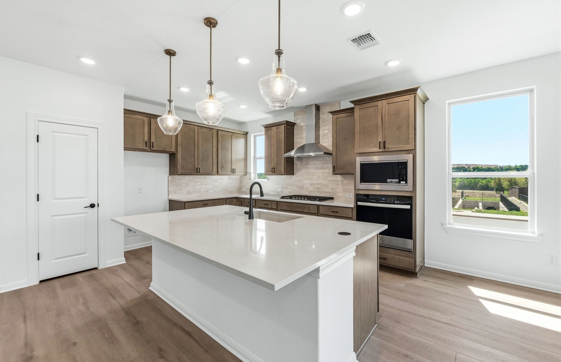 605 Ridge Point Drive, Georgetown, TX 78628 — photo 3