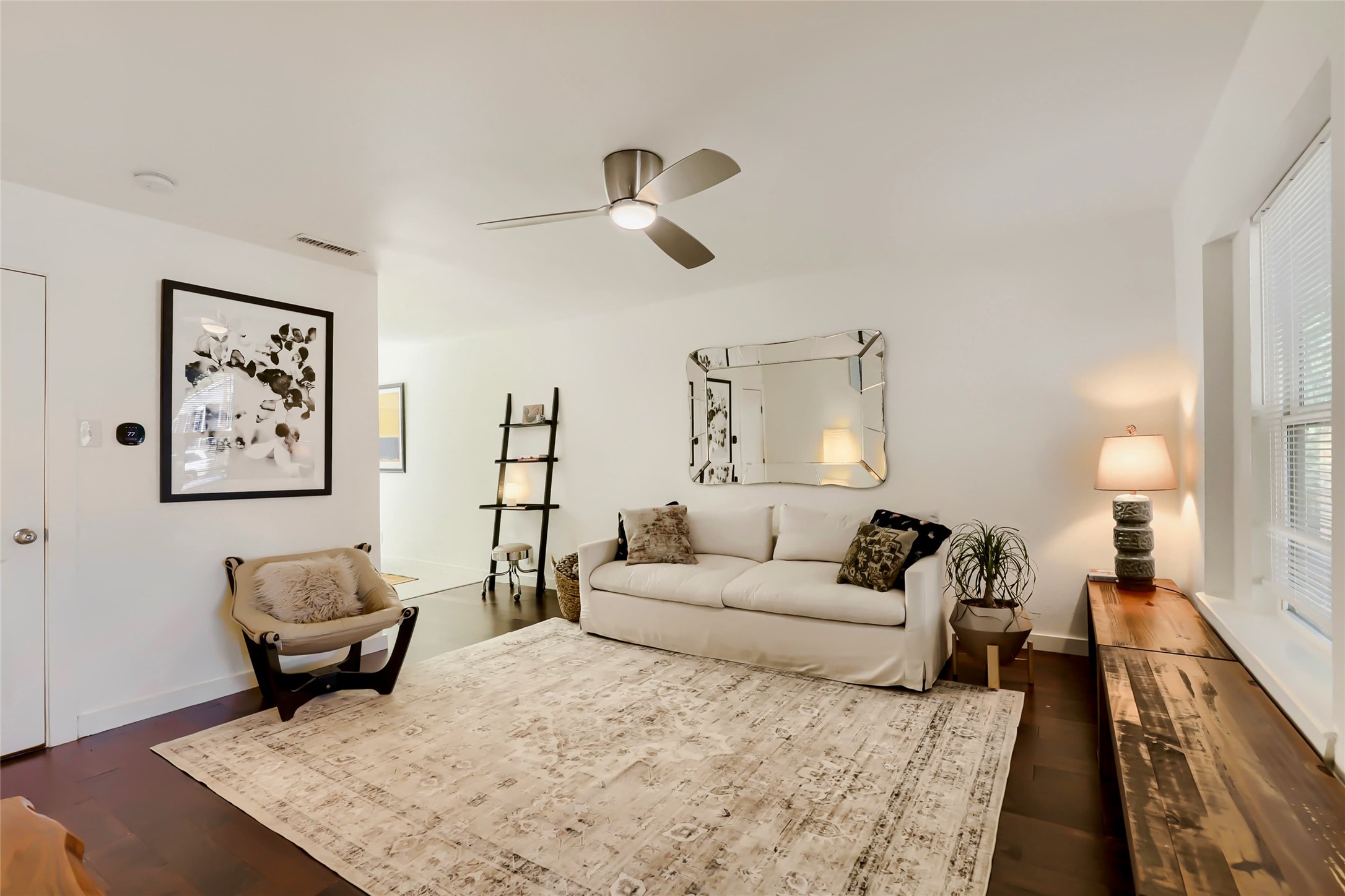 6211 Manor Rd 105 — photo
