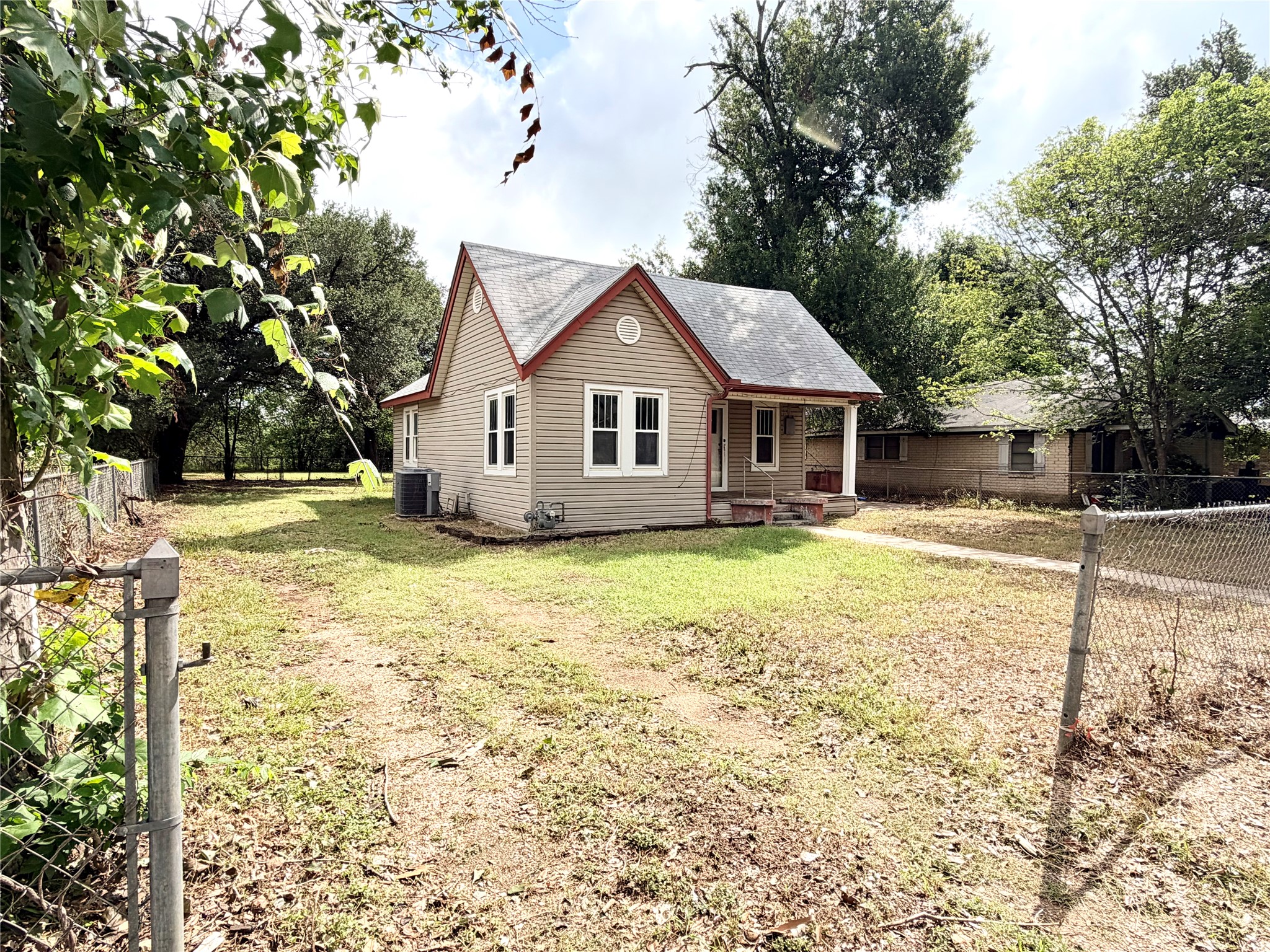 702 E 18th Street, Cameron, TX 76520 — photo 2