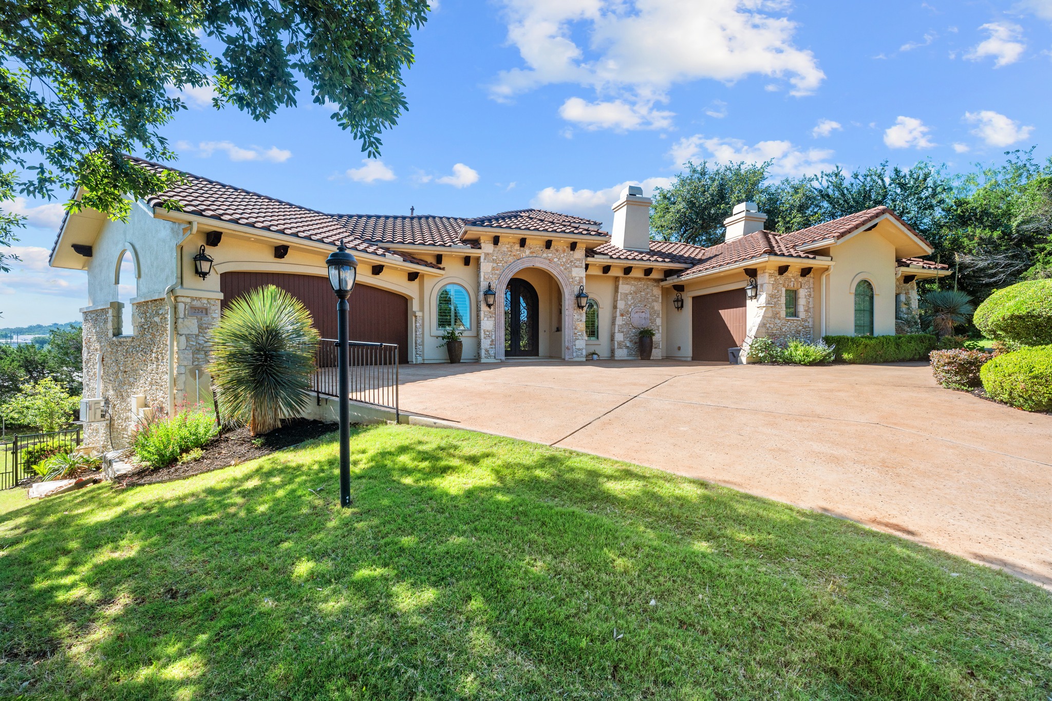 224 Neville Wood Ct — photo