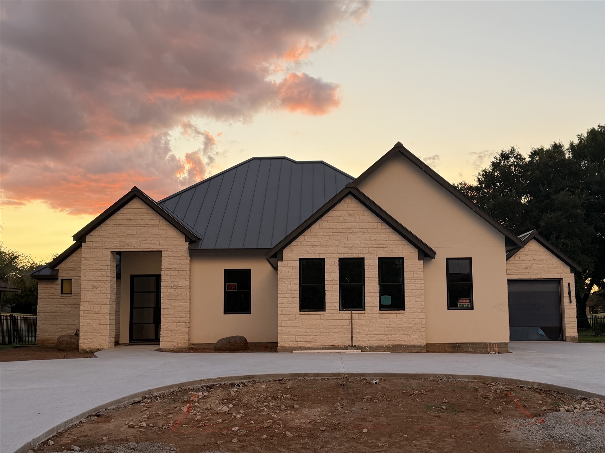 114 Meadowlakes Dr — photo