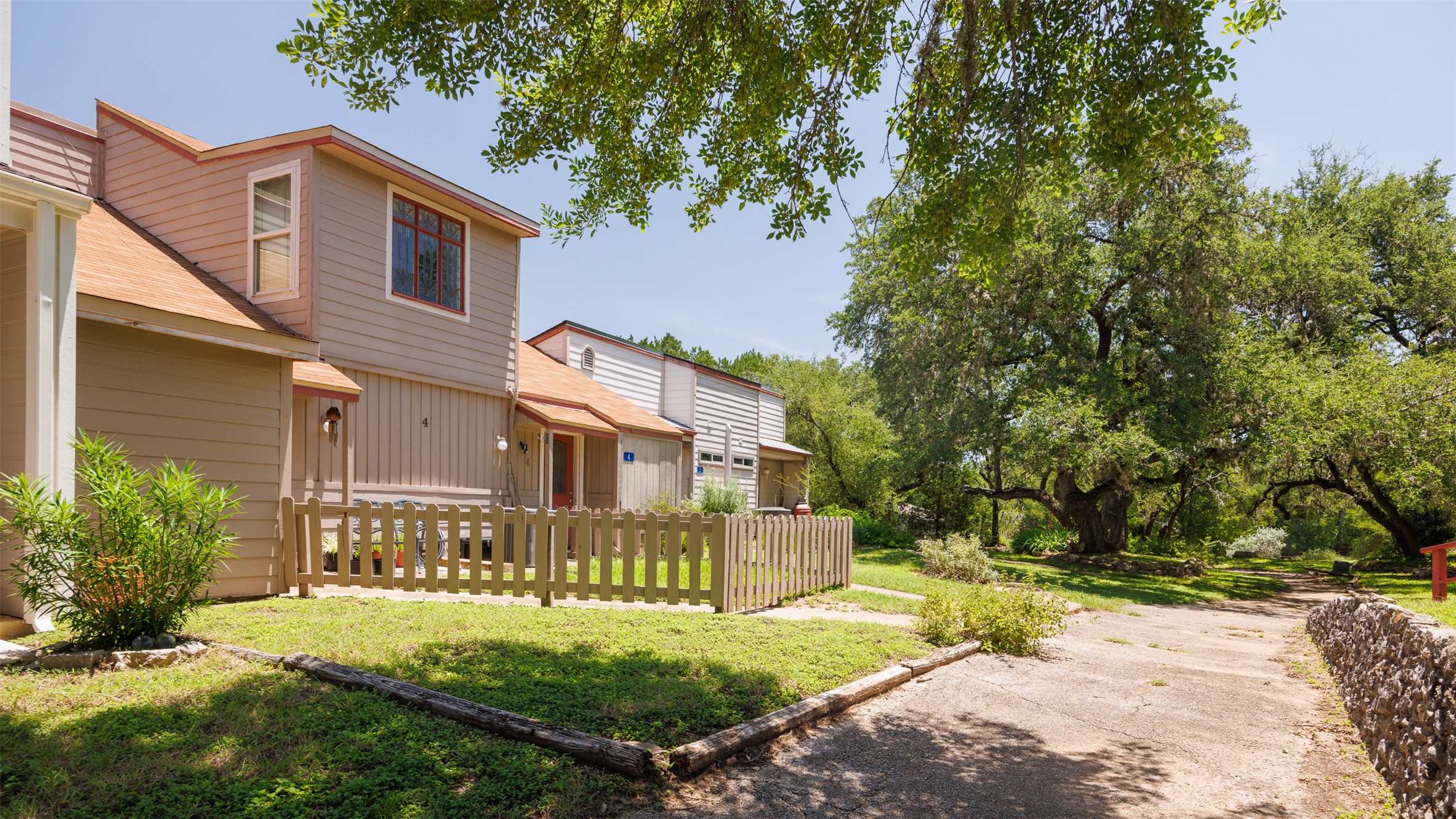 4 Townhouse Cir — photo
