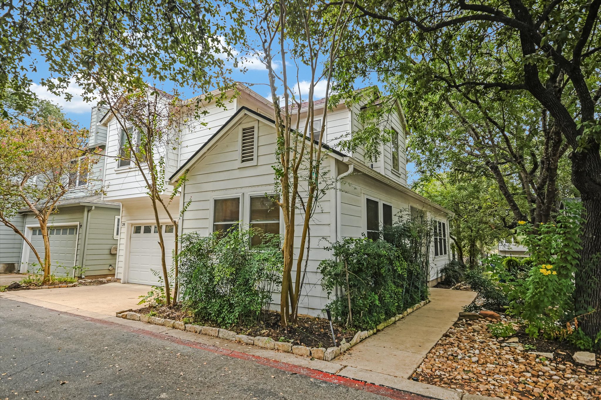 1011 Brodie St 28 — photo
