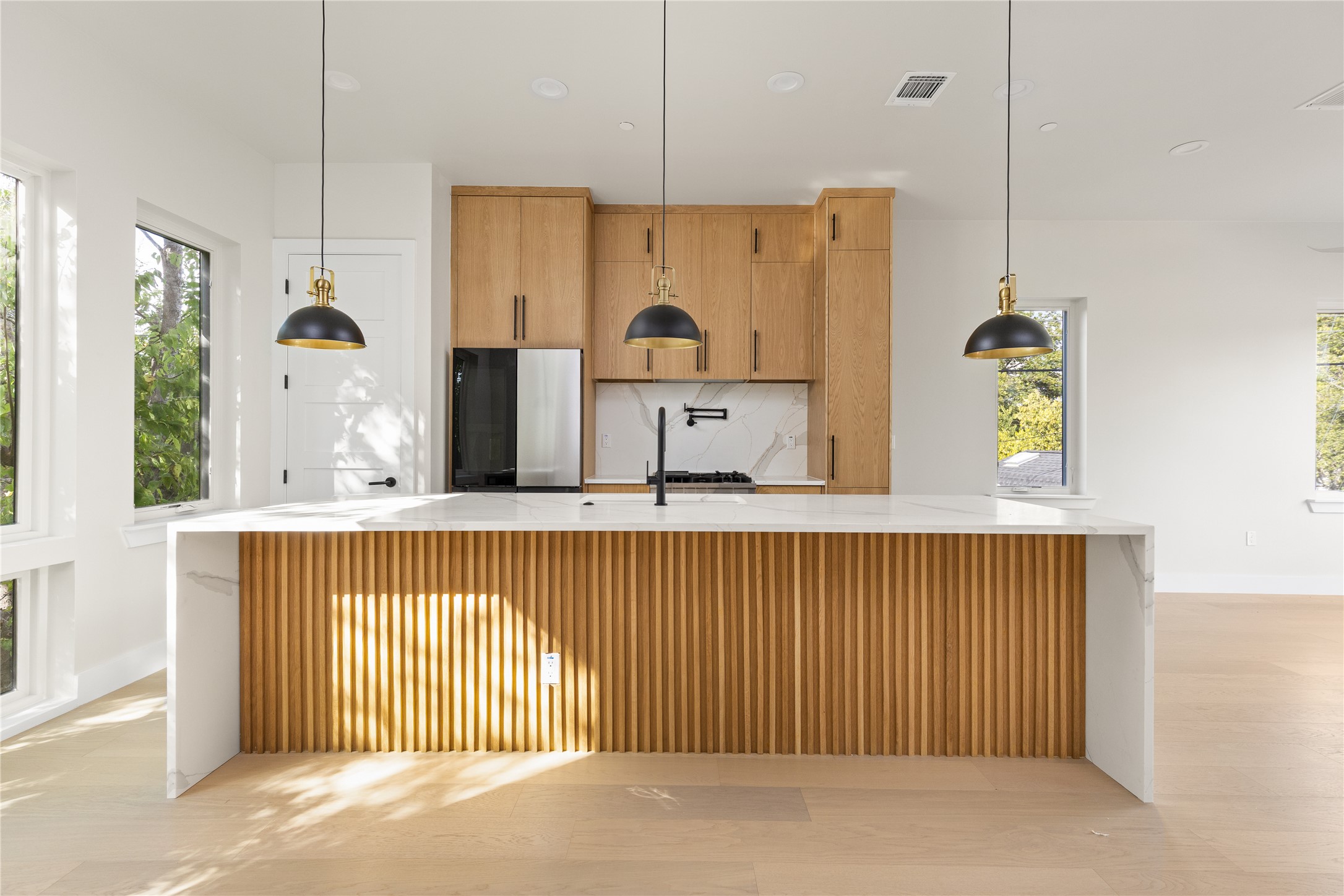 100 W Odell St 3 — photo