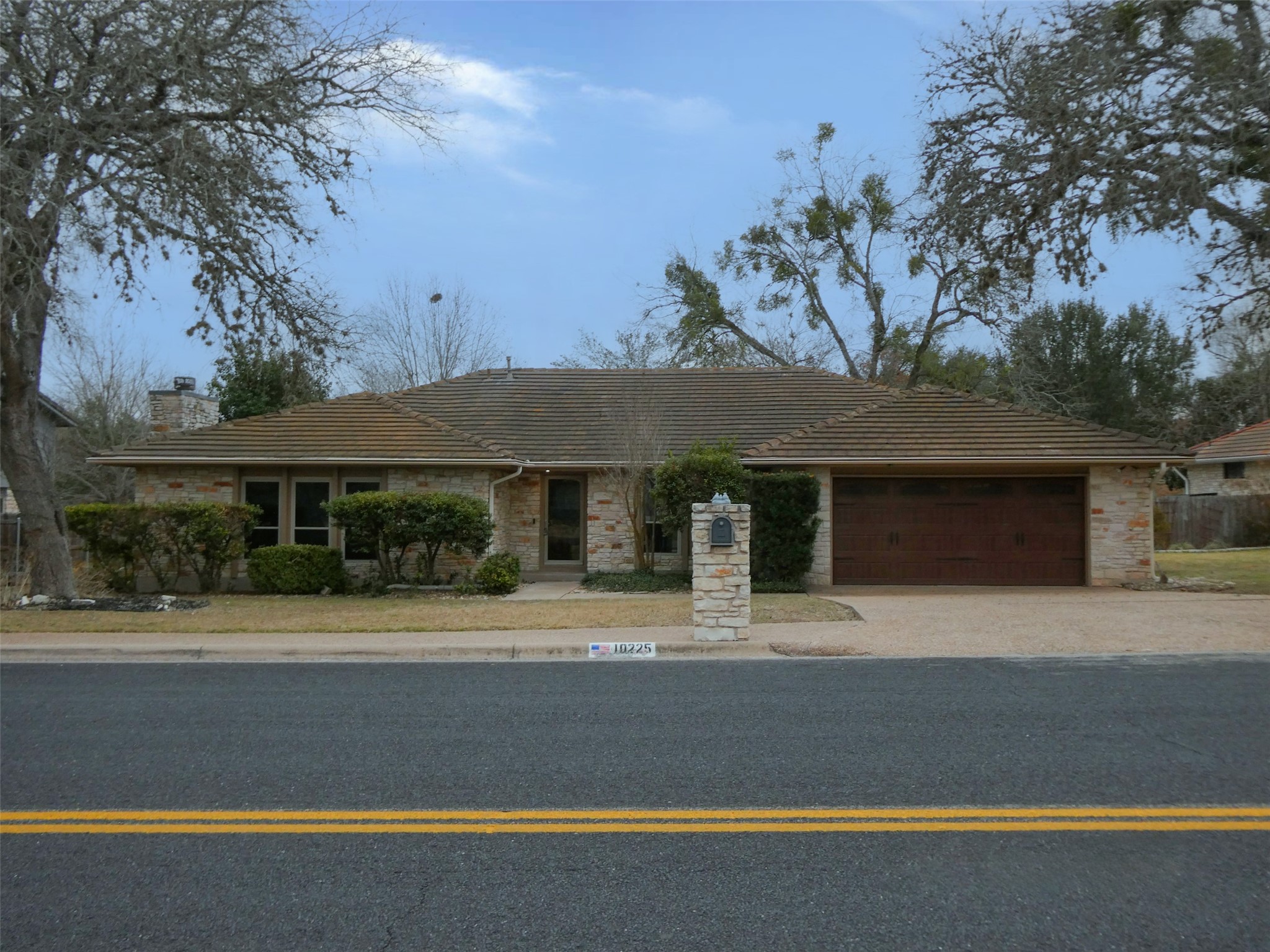 10225 Pinehurst Dr — photo