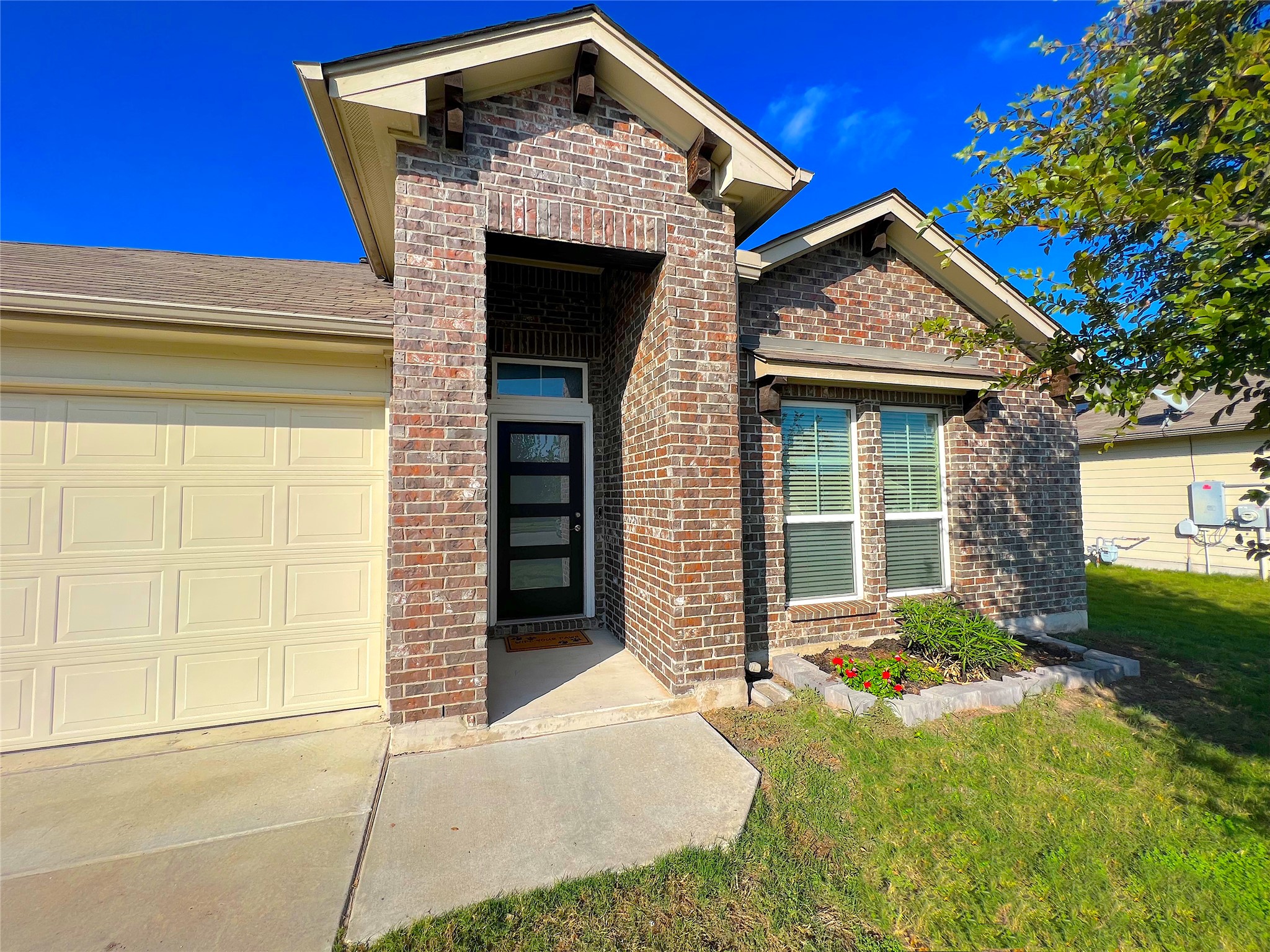 802 Mitchell Dr — photo
