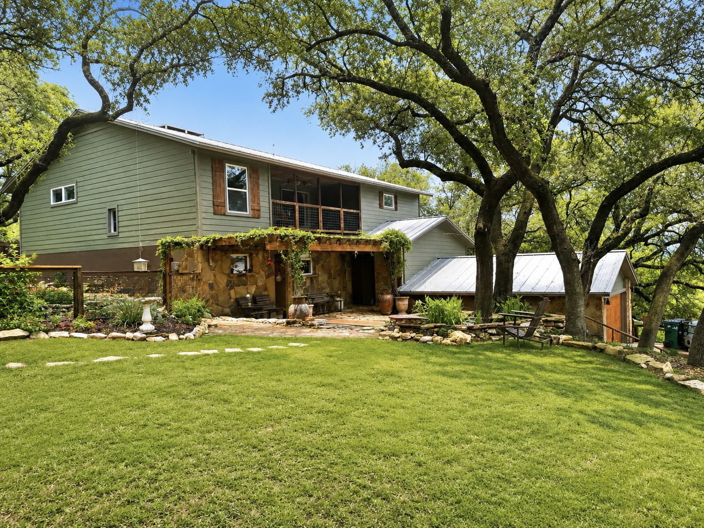 2905 Newton Dr — photo