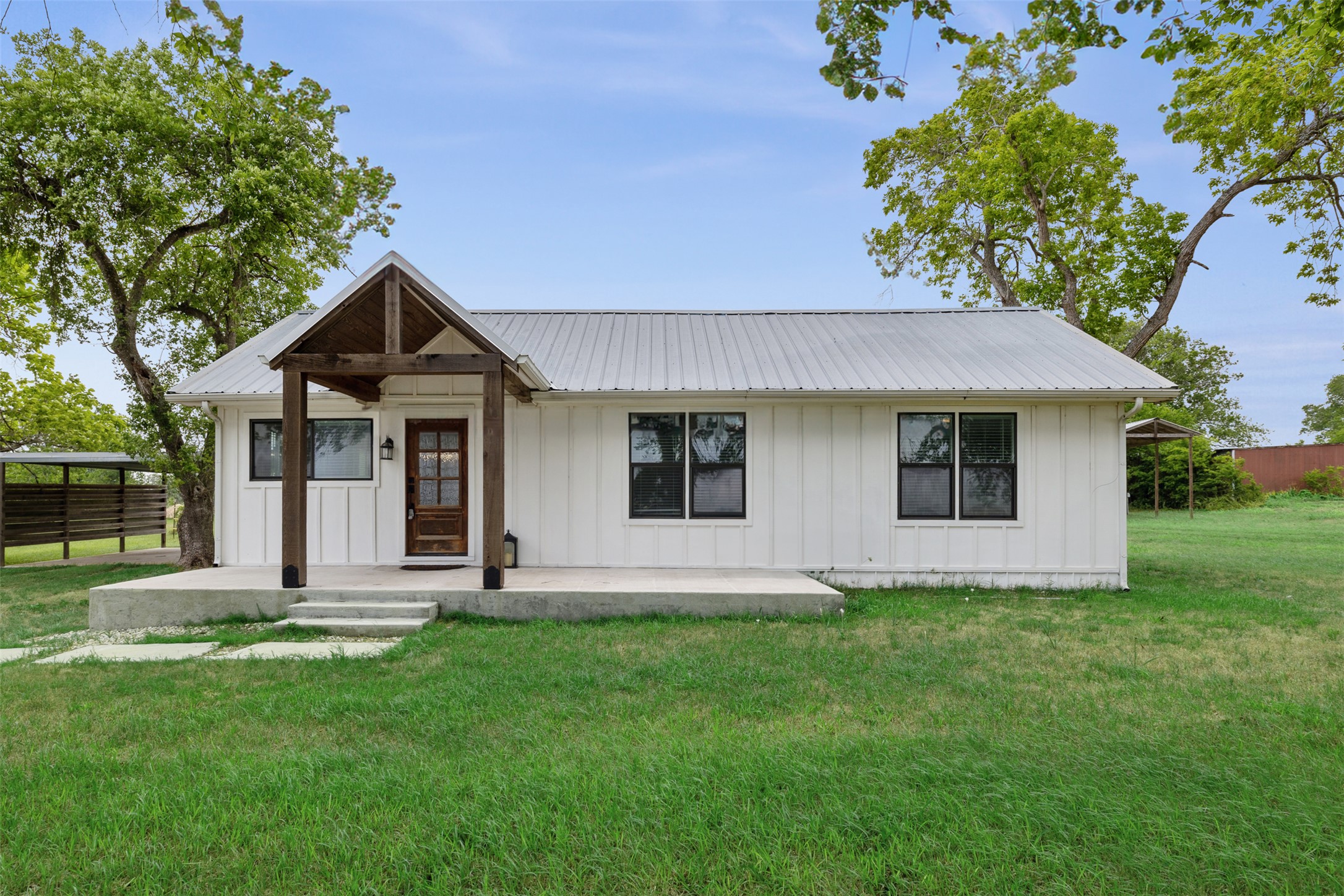 5530 US Highway 90a W — photo