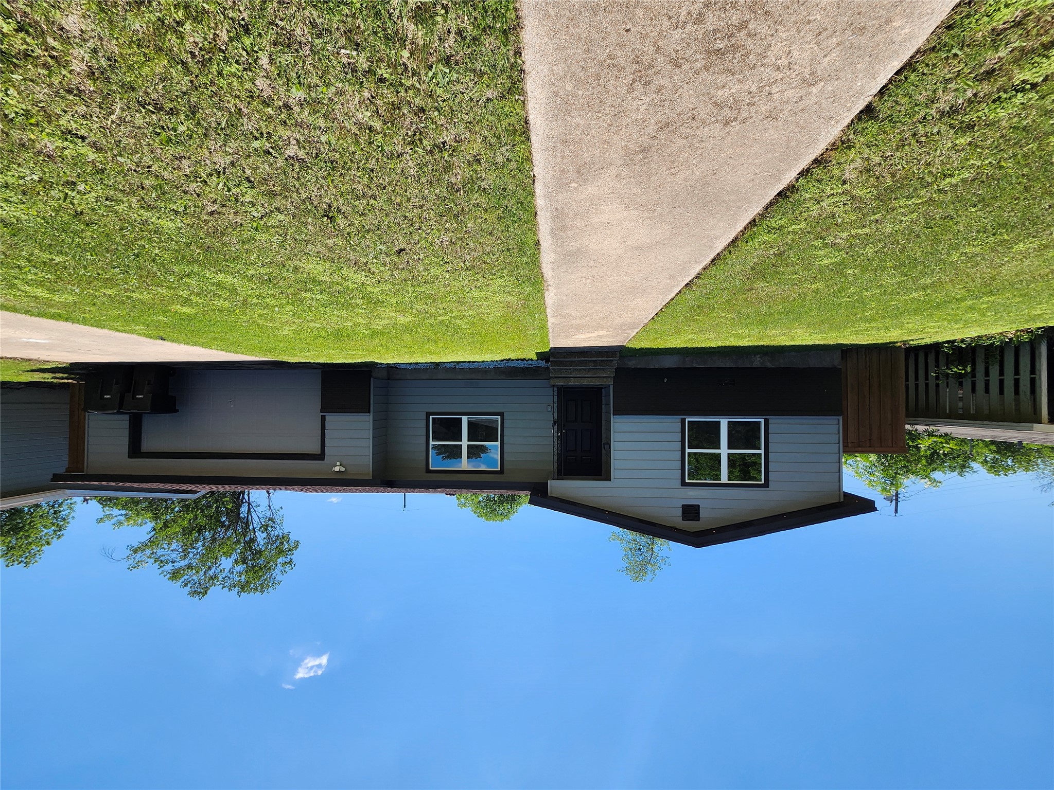 209 W Victory Ave — photo