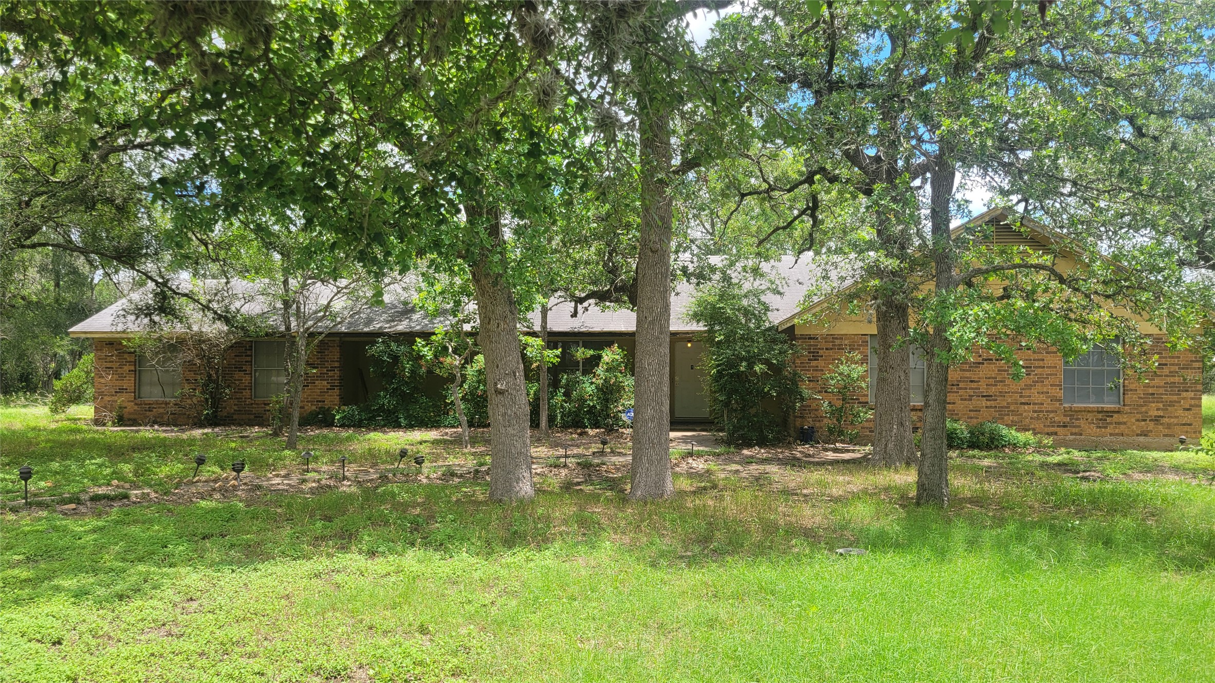 123 River Oaks Dr — photo
