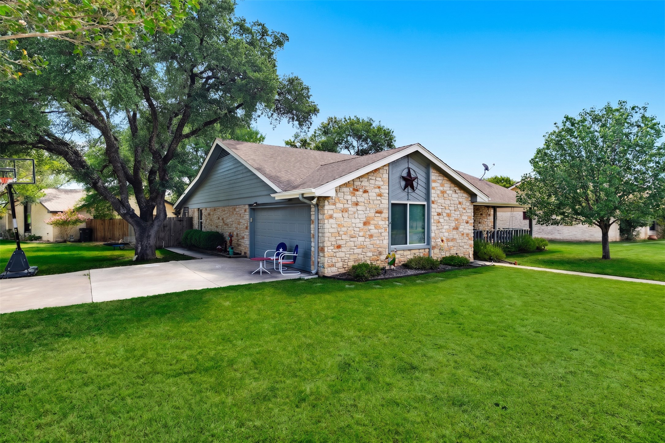 3423 Bluebonnet Trl — photo