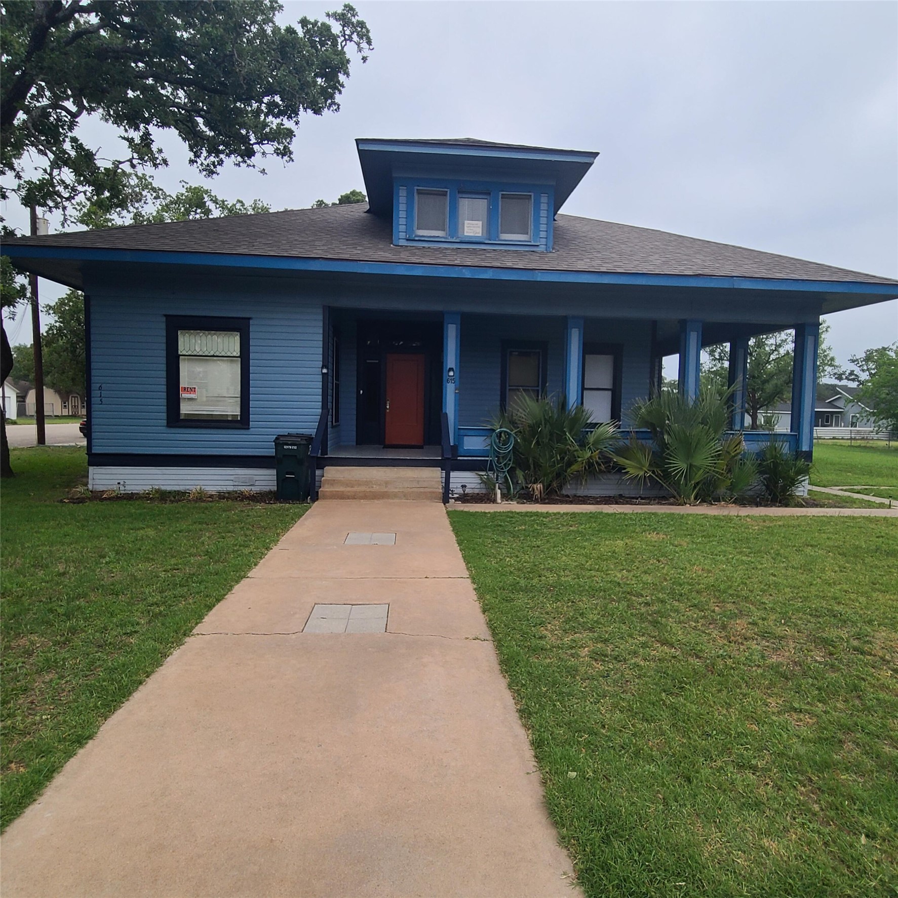 615 E Washington St — photo