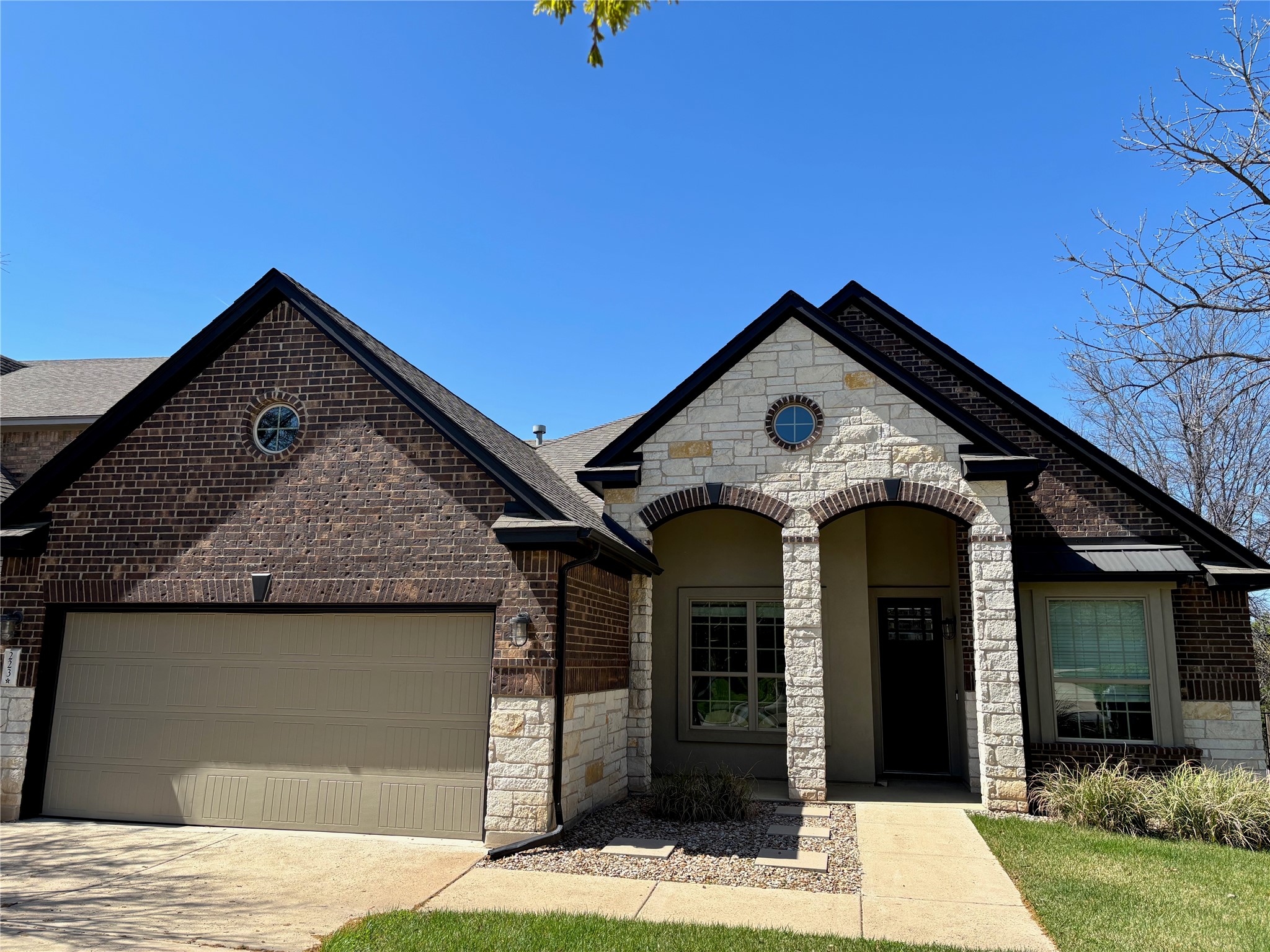 223 Bellagio Dr — photo