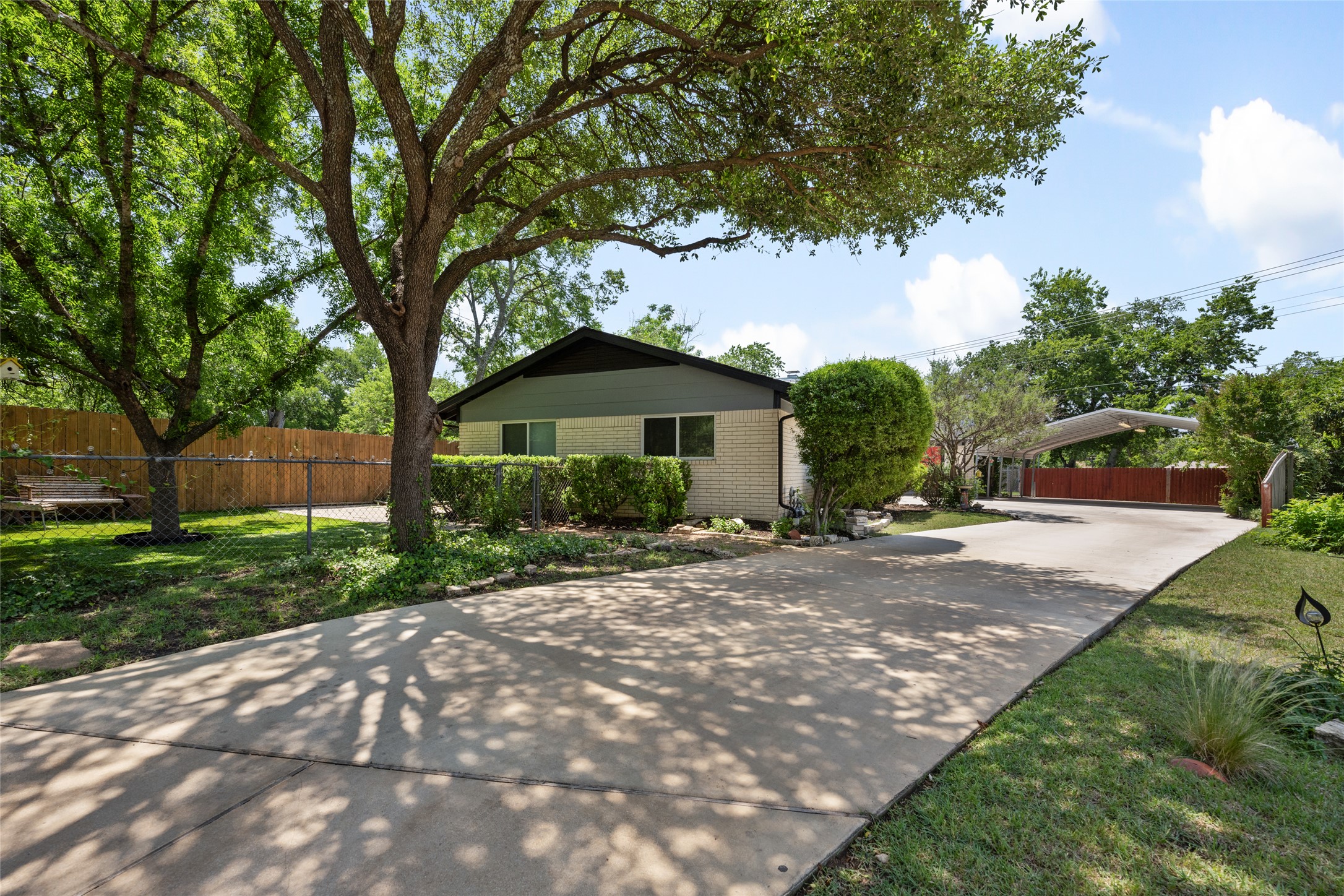 8500 Woodstone Dr Dr Unit a and Unit B — photo