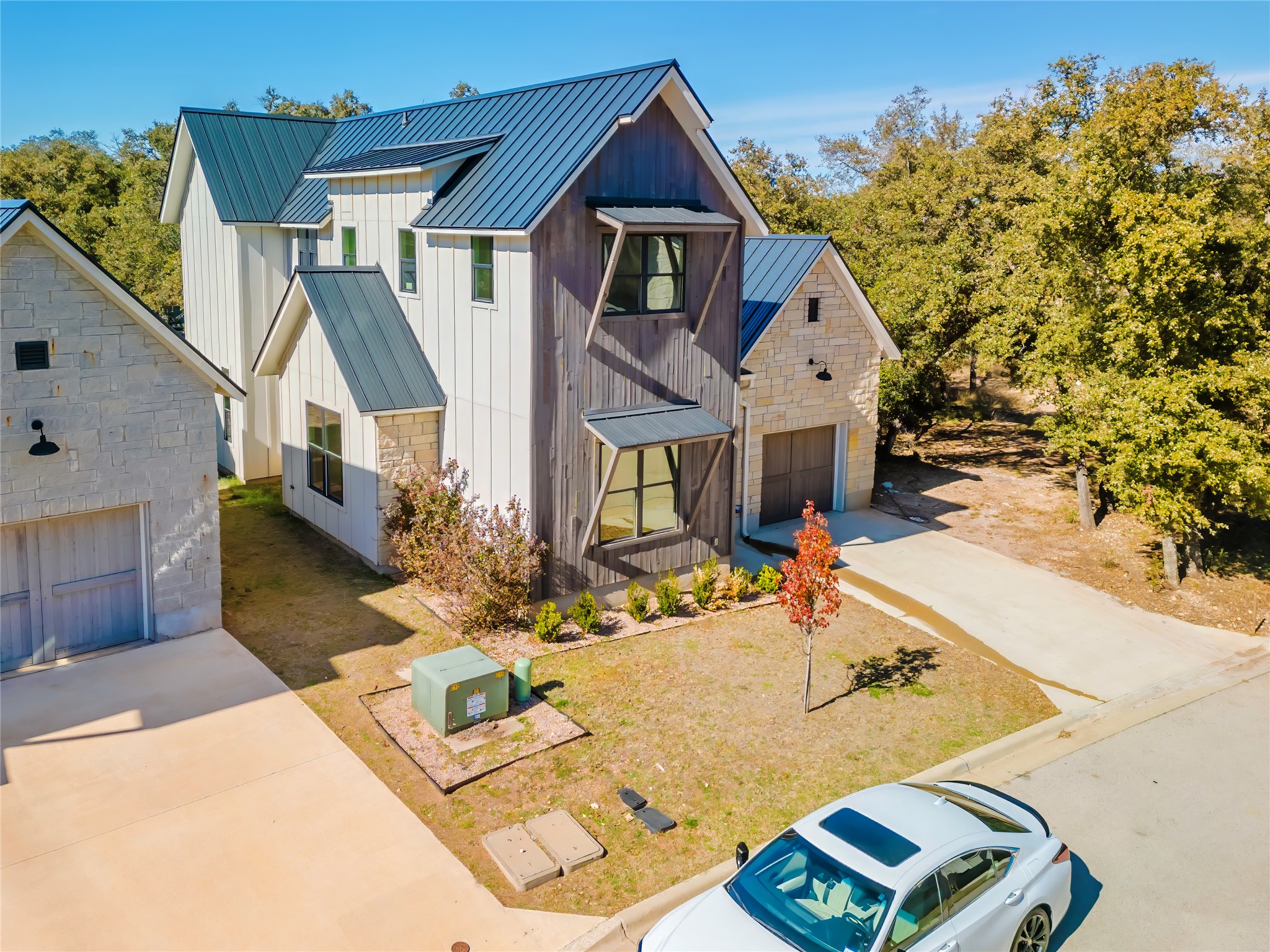 2404 Bruin Dr — photo