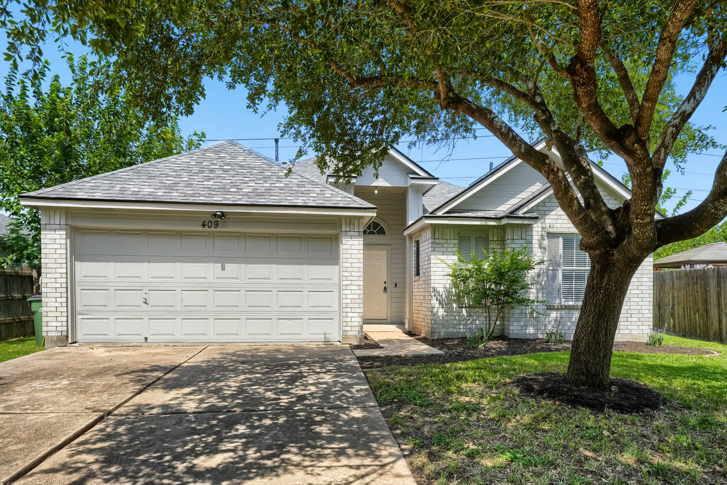 409 Willowbrook Dr — photo