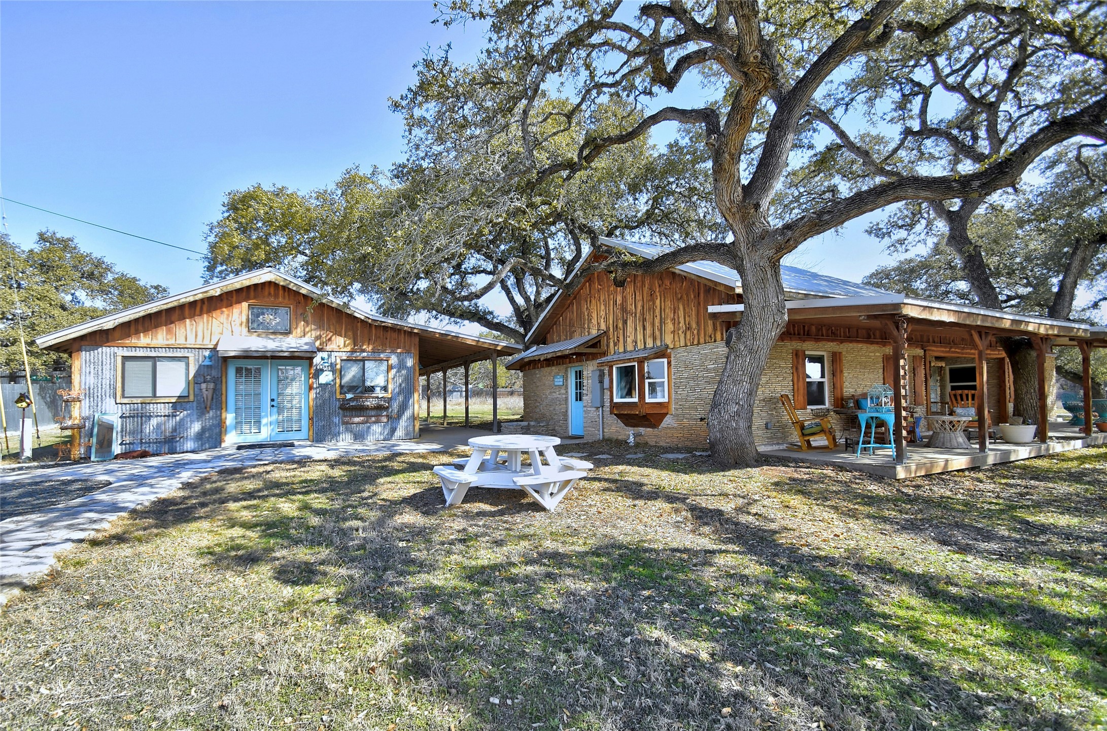 700 FM 2325 — photo