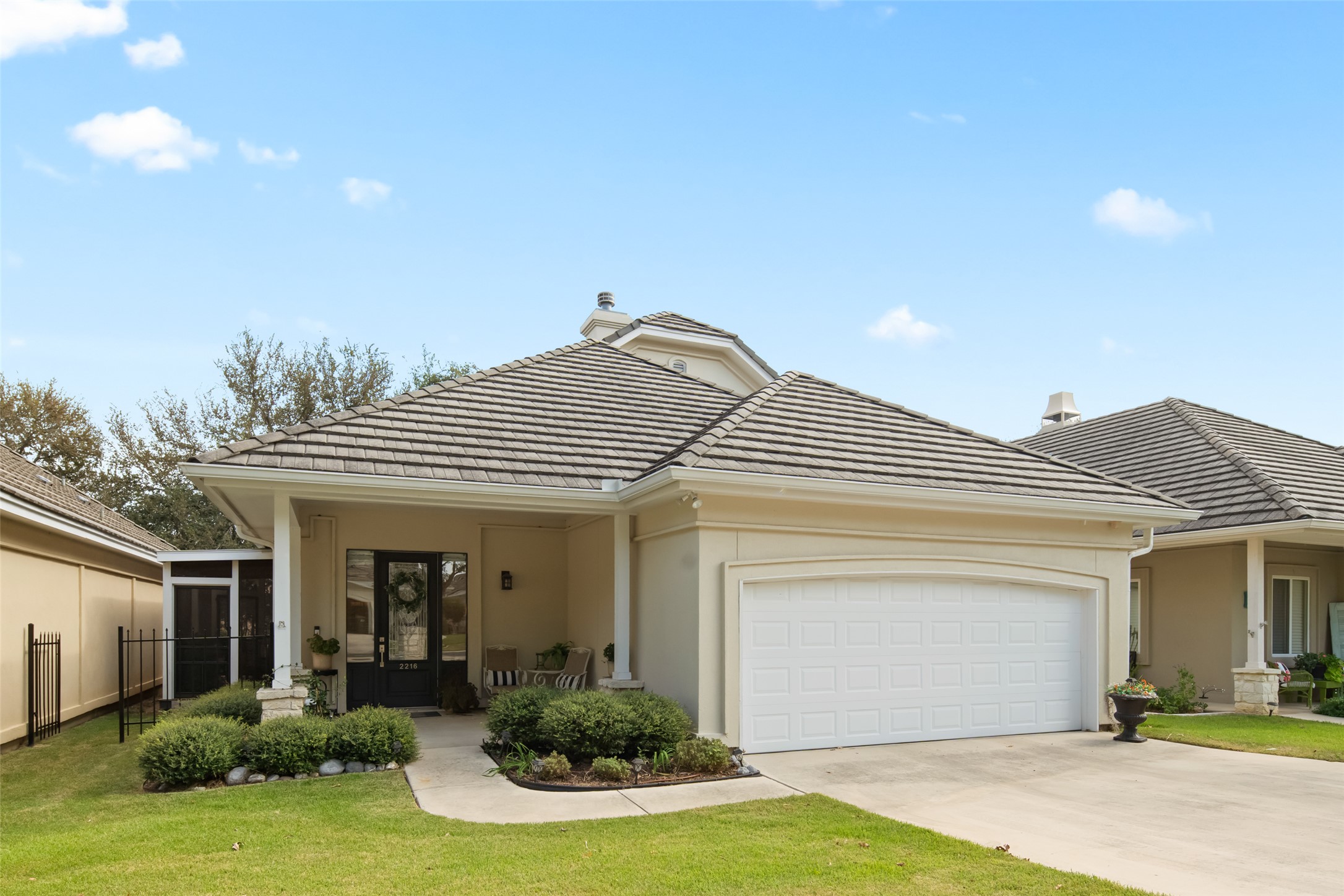 2216 Garden Ct — photo